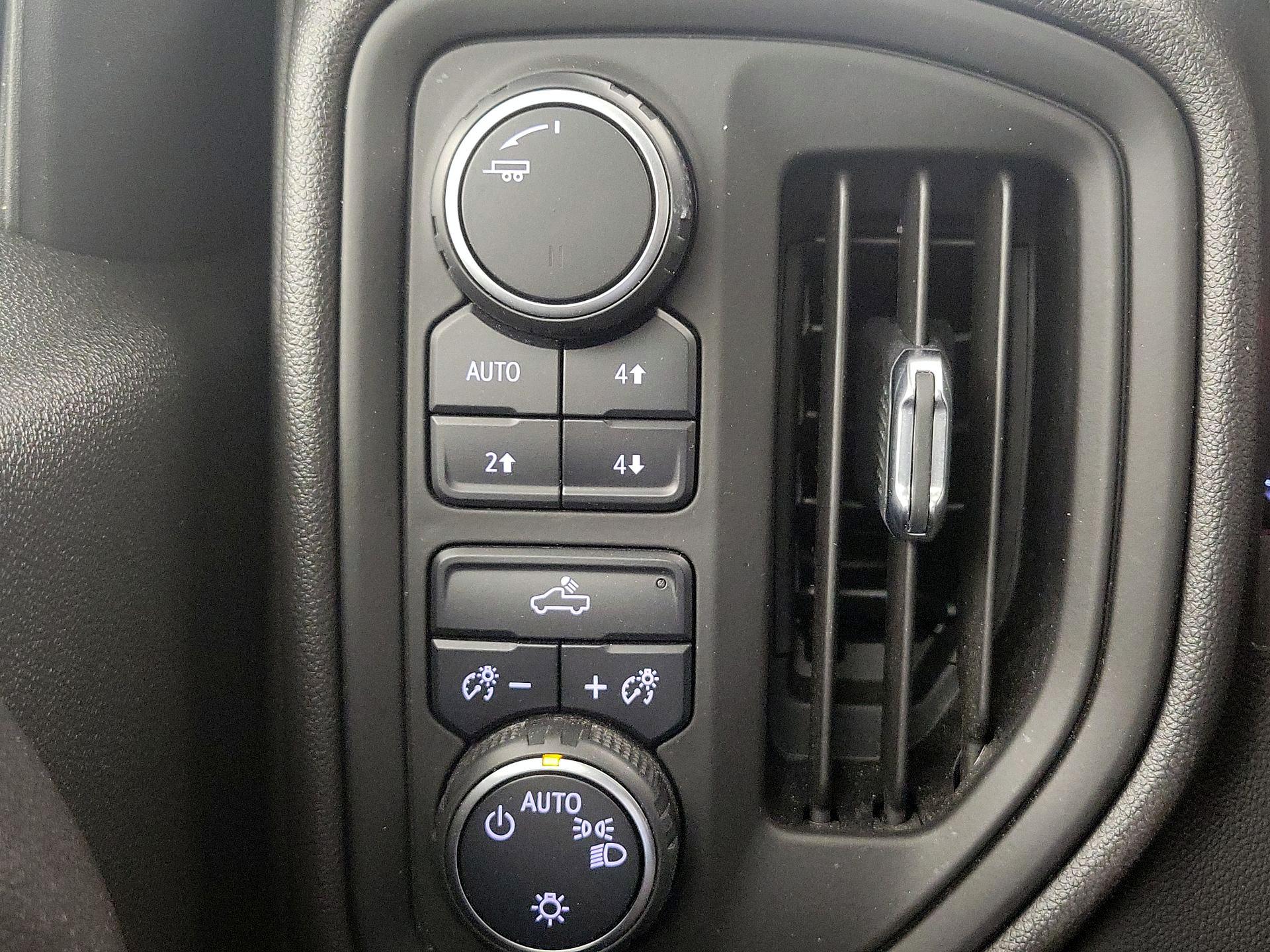 Thumbnail: 2020 Chevrolet Silverado 1500 - 13