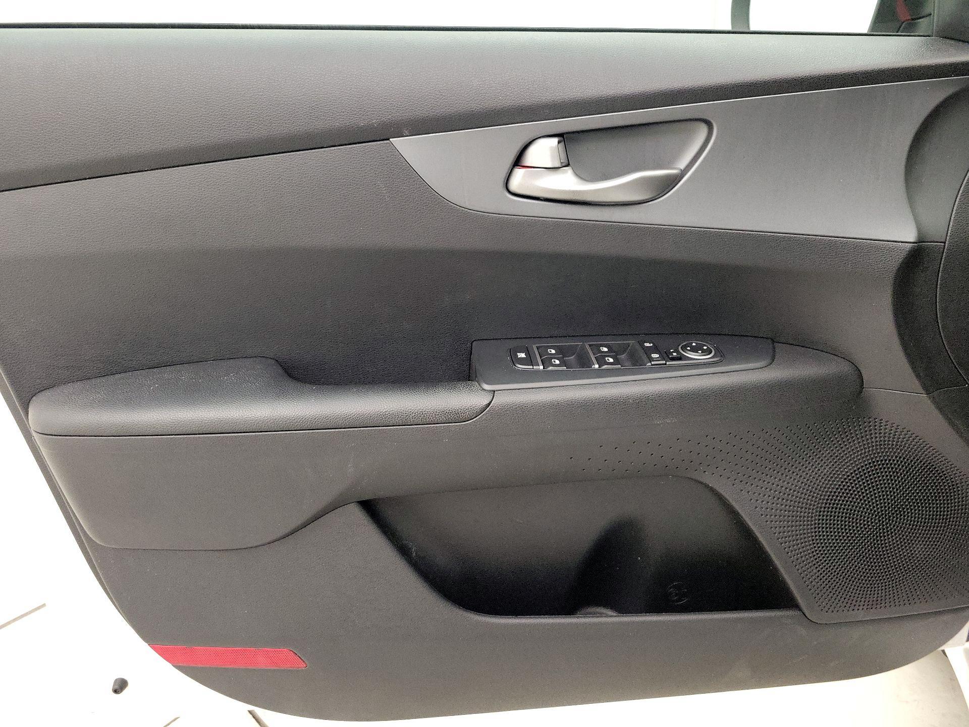 Thumbnail: 2021 Kia Forte - 12