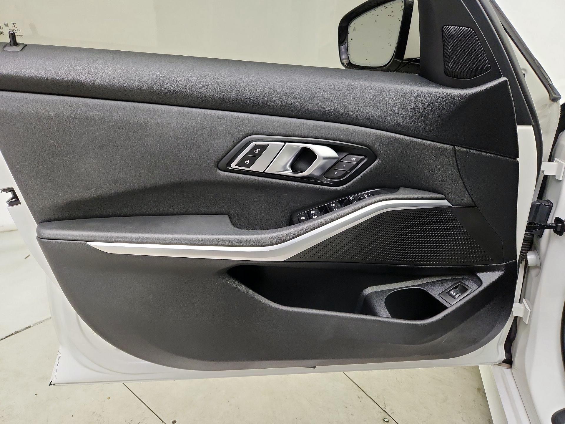 Thumbnail: 2019 BMW 3 Series - 12