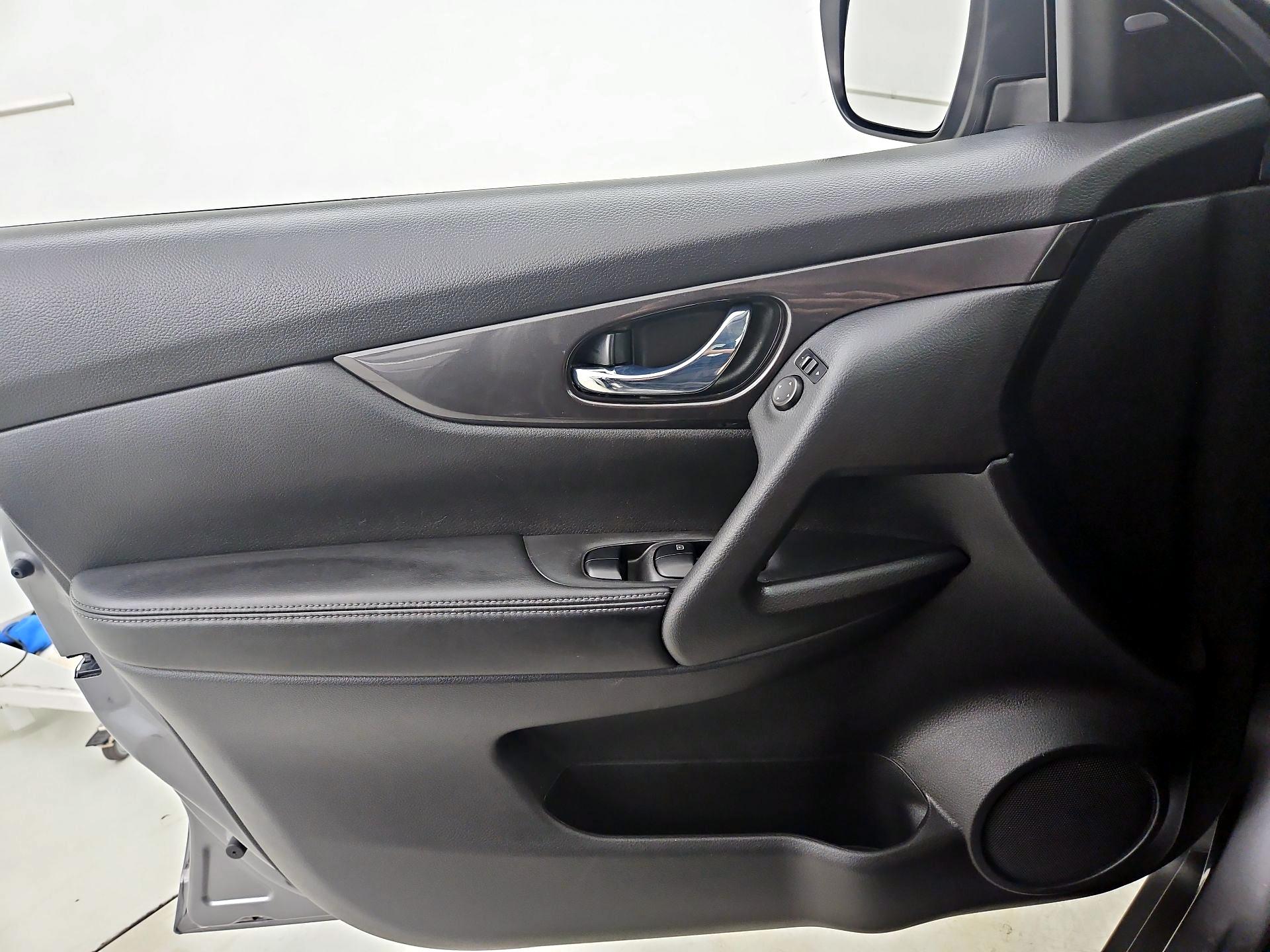 Thumbnail: 2019 Nissan Rogue - 12