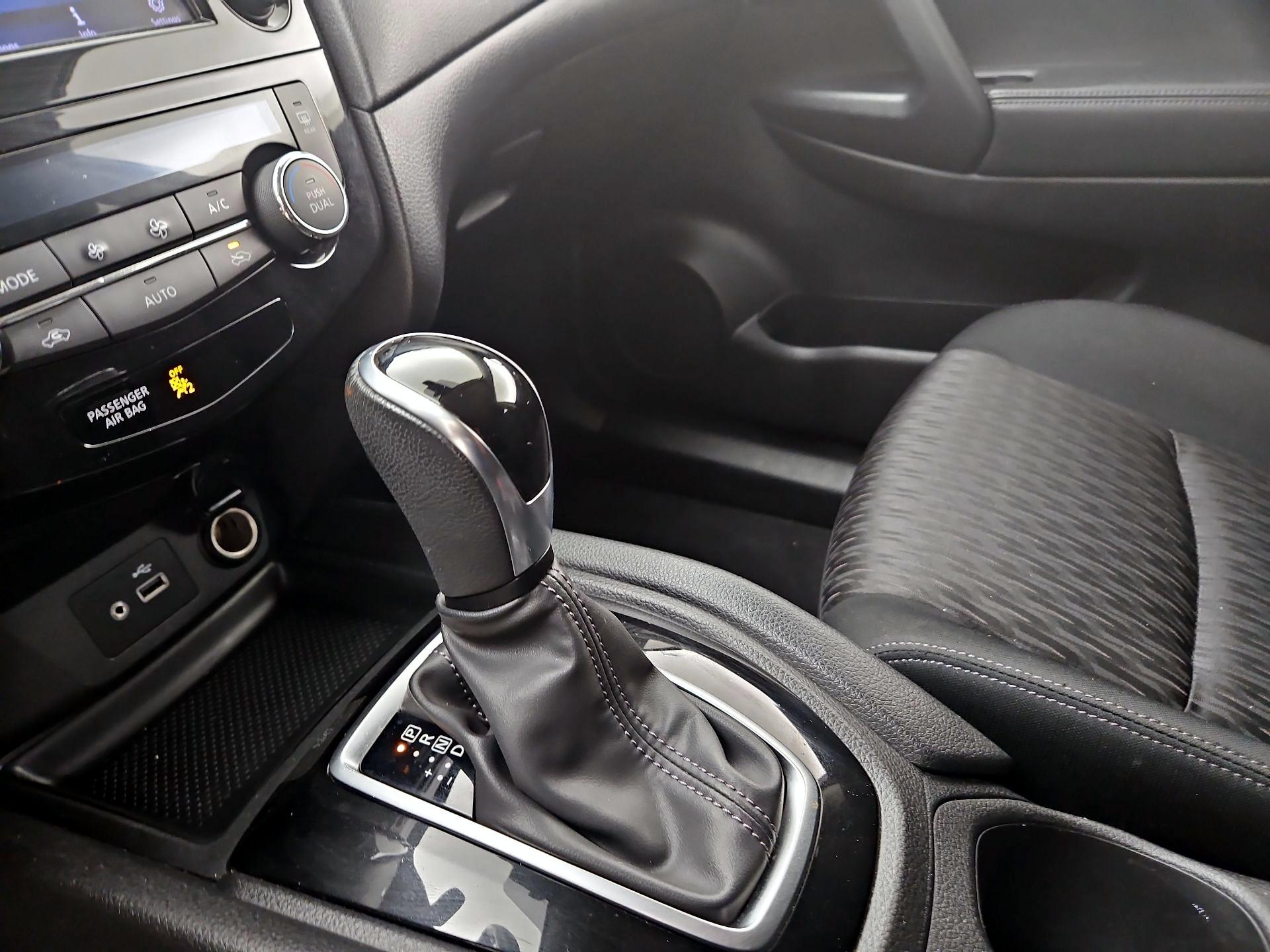 Thumbnail: 2019 Nissan Rogue - 17