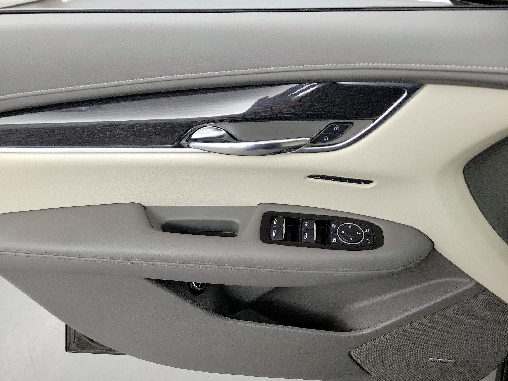 Thumbnail: 2020 Cadillac XT6 - 12