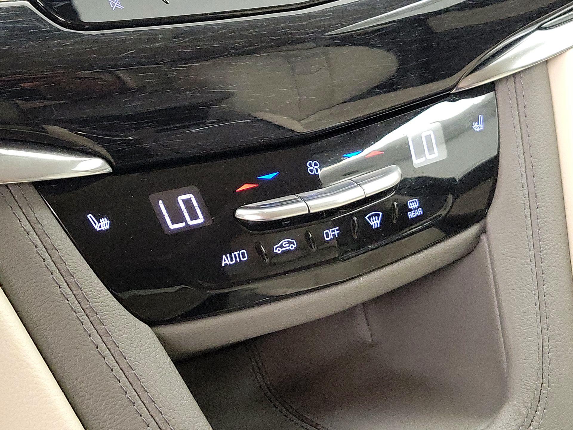 Thumbnail: 2020 Cadillac XT6 - 16