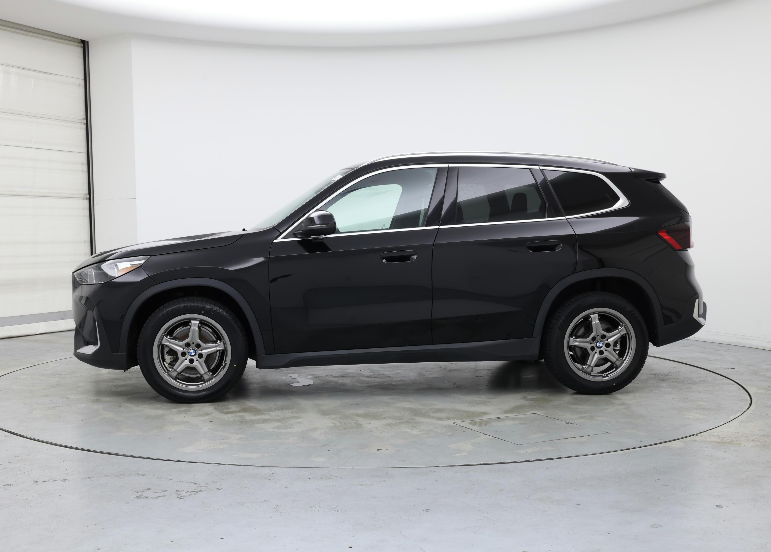 Thumbnail: 2023 BMW X1 - 3
