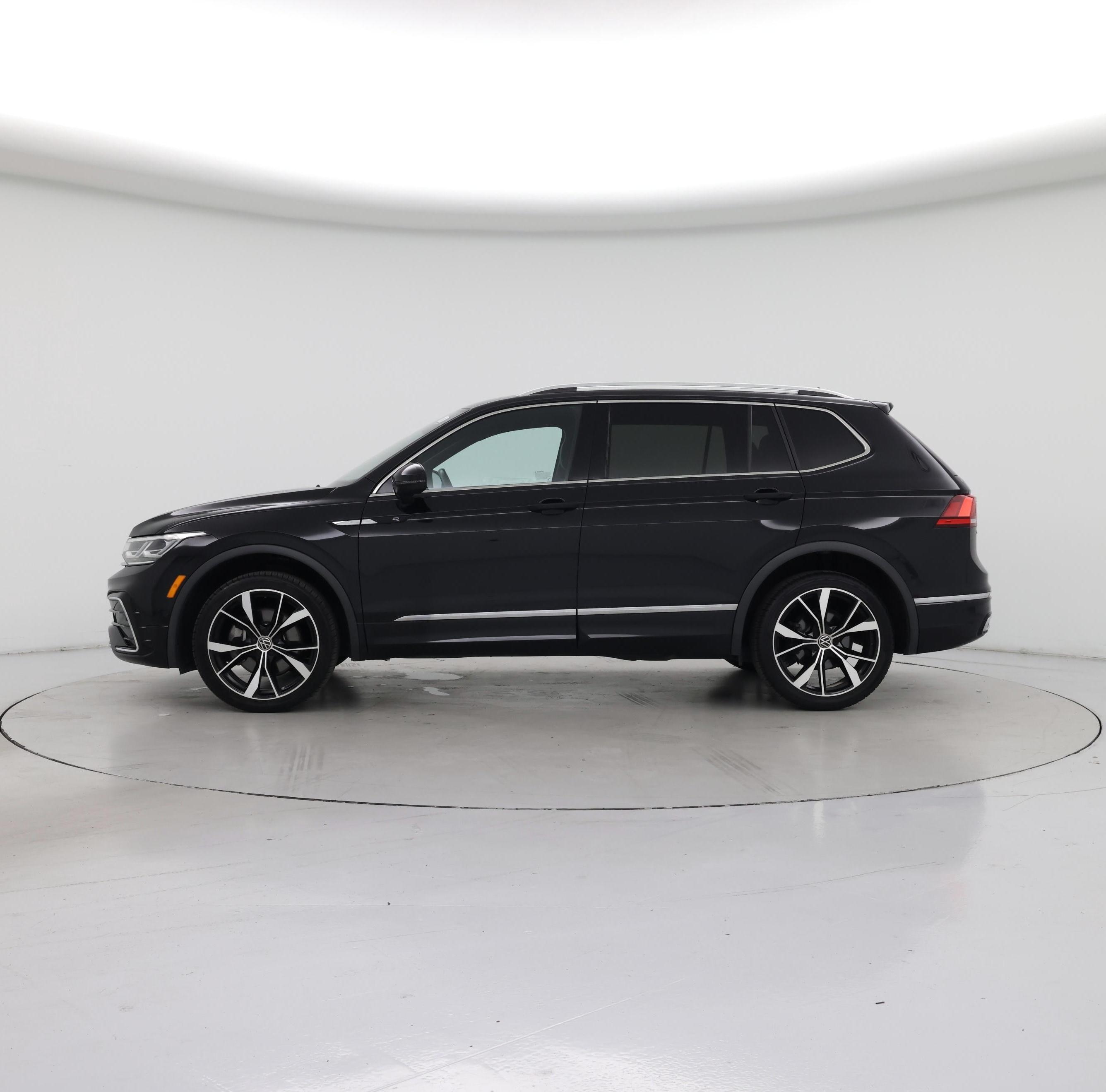 Thumbnail: 2022 Volkswagen Tiguan - 3