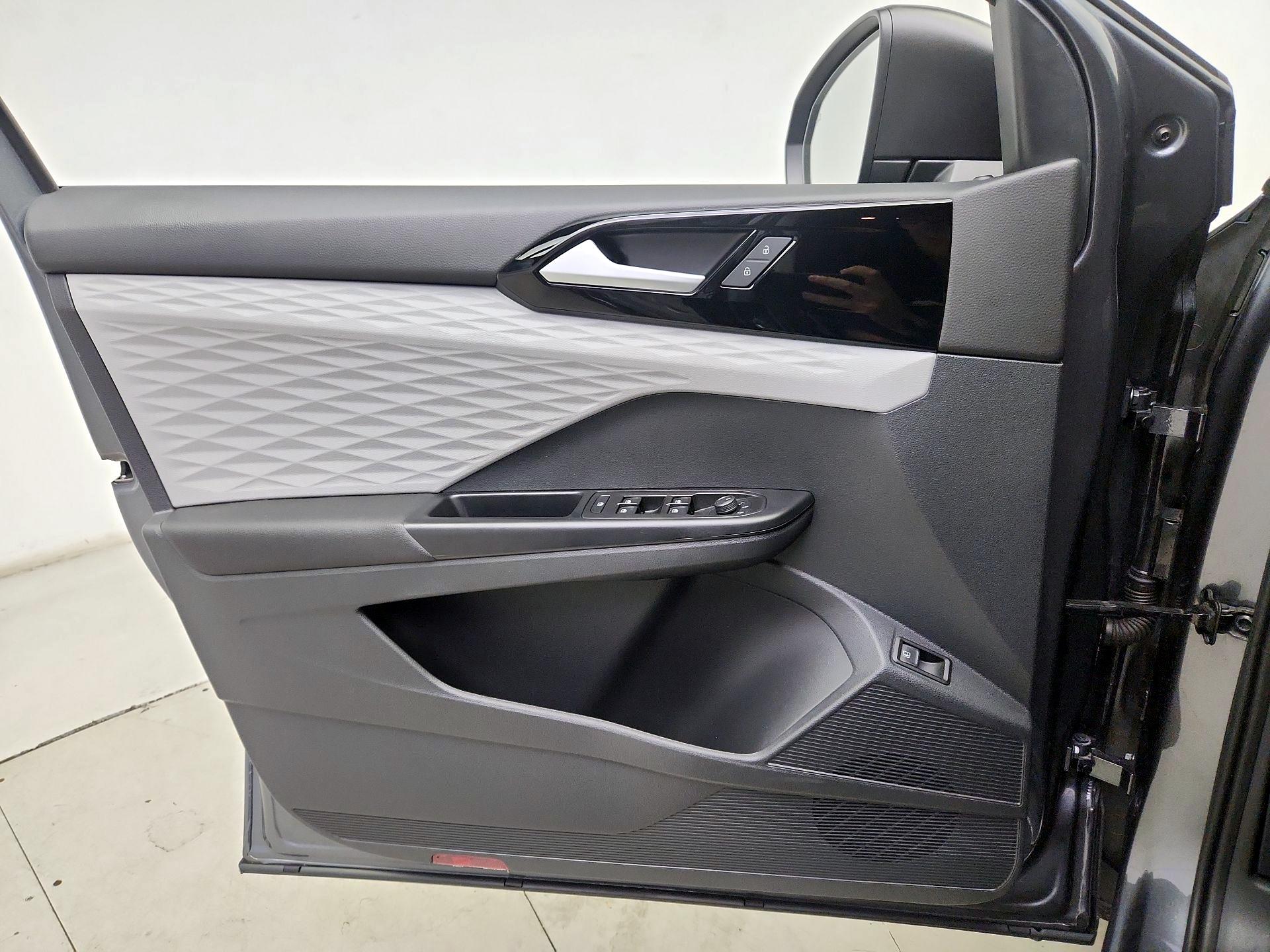 Thumbnail: 2023 Volkswagen Taos - 12