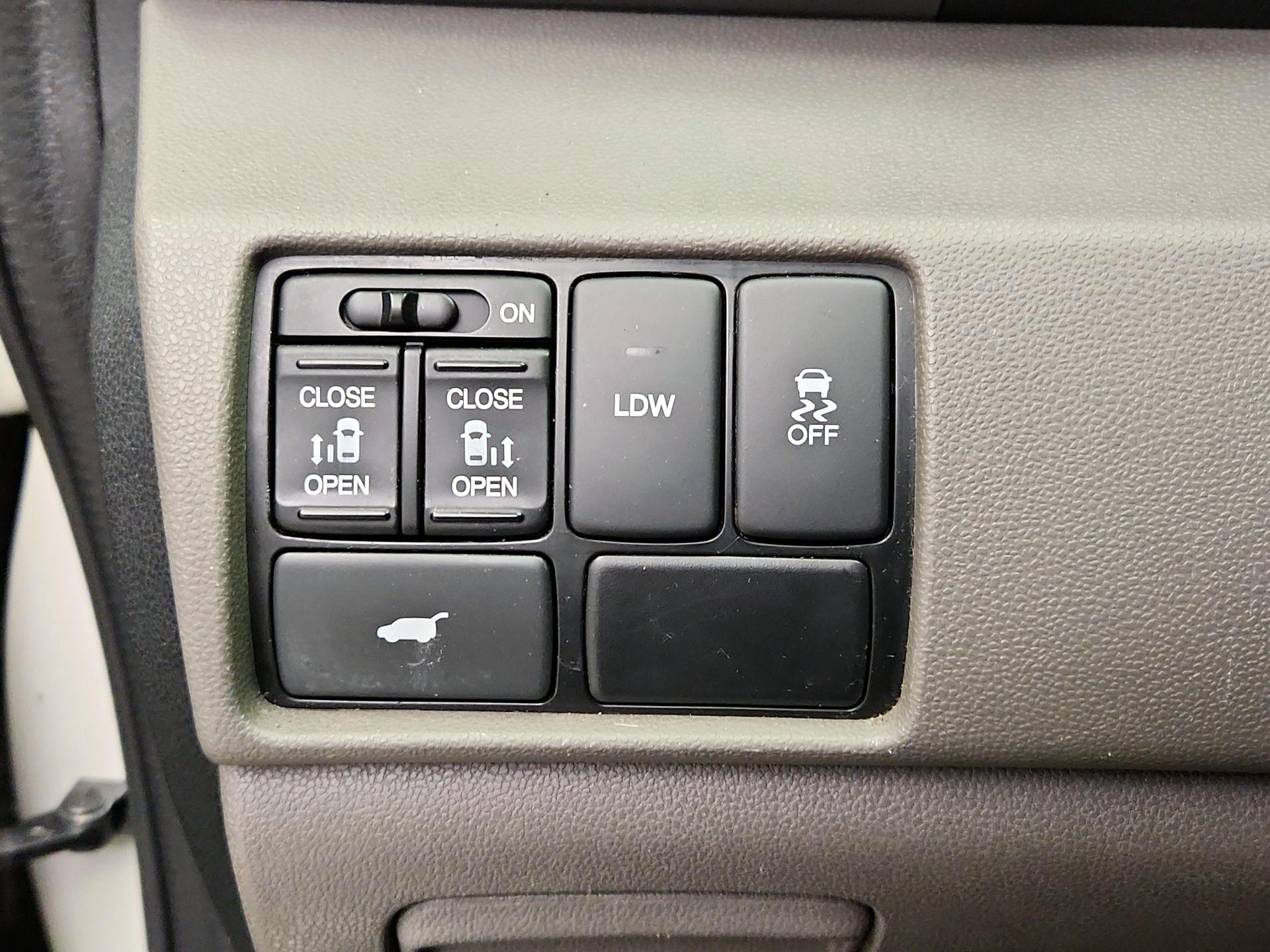 Thumbnail: 2016 Honda Odyssey - 13