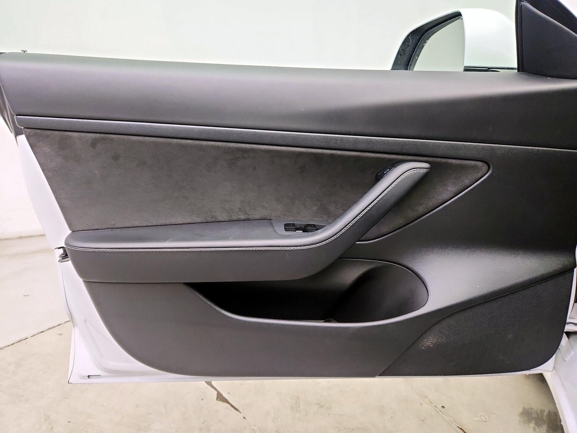 Thumbnail: 2021 Tesla Model 3 - 12