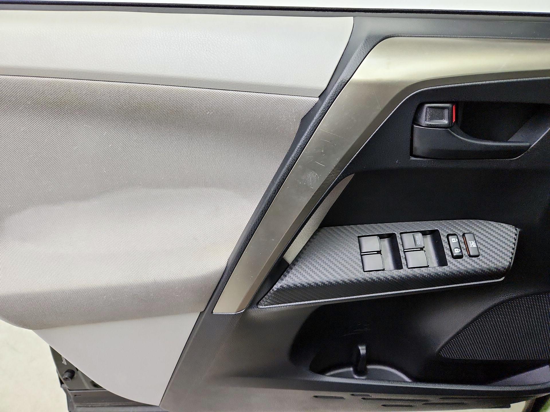 Thumbnail: 2013 Toyota RAV4 - 12