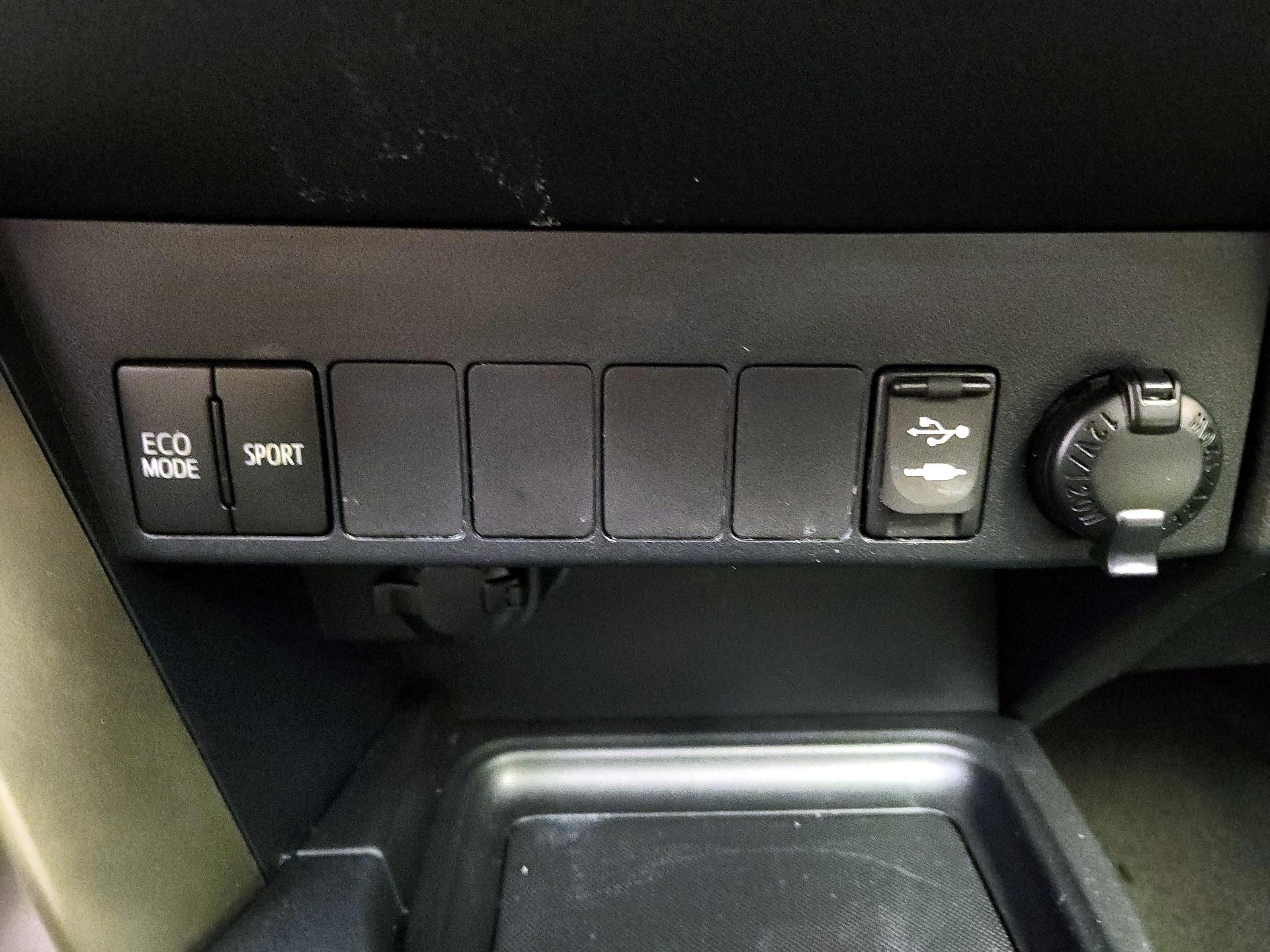 Thumbnail: 2013 Toyota RAV4 - 18