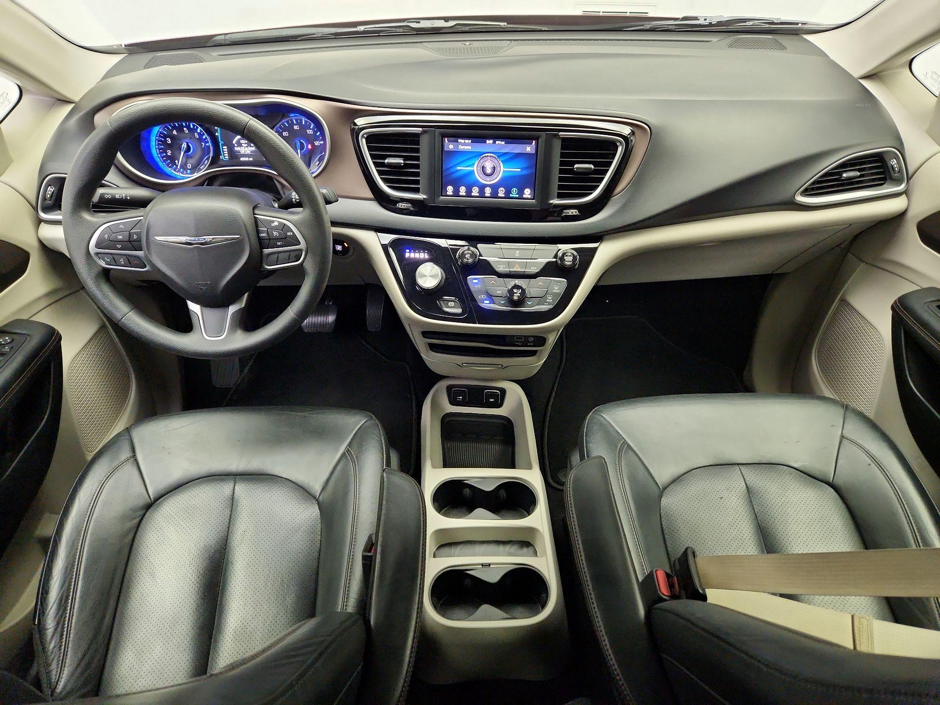 Thumbnail: 2017 Chrysler Pacifica - 9