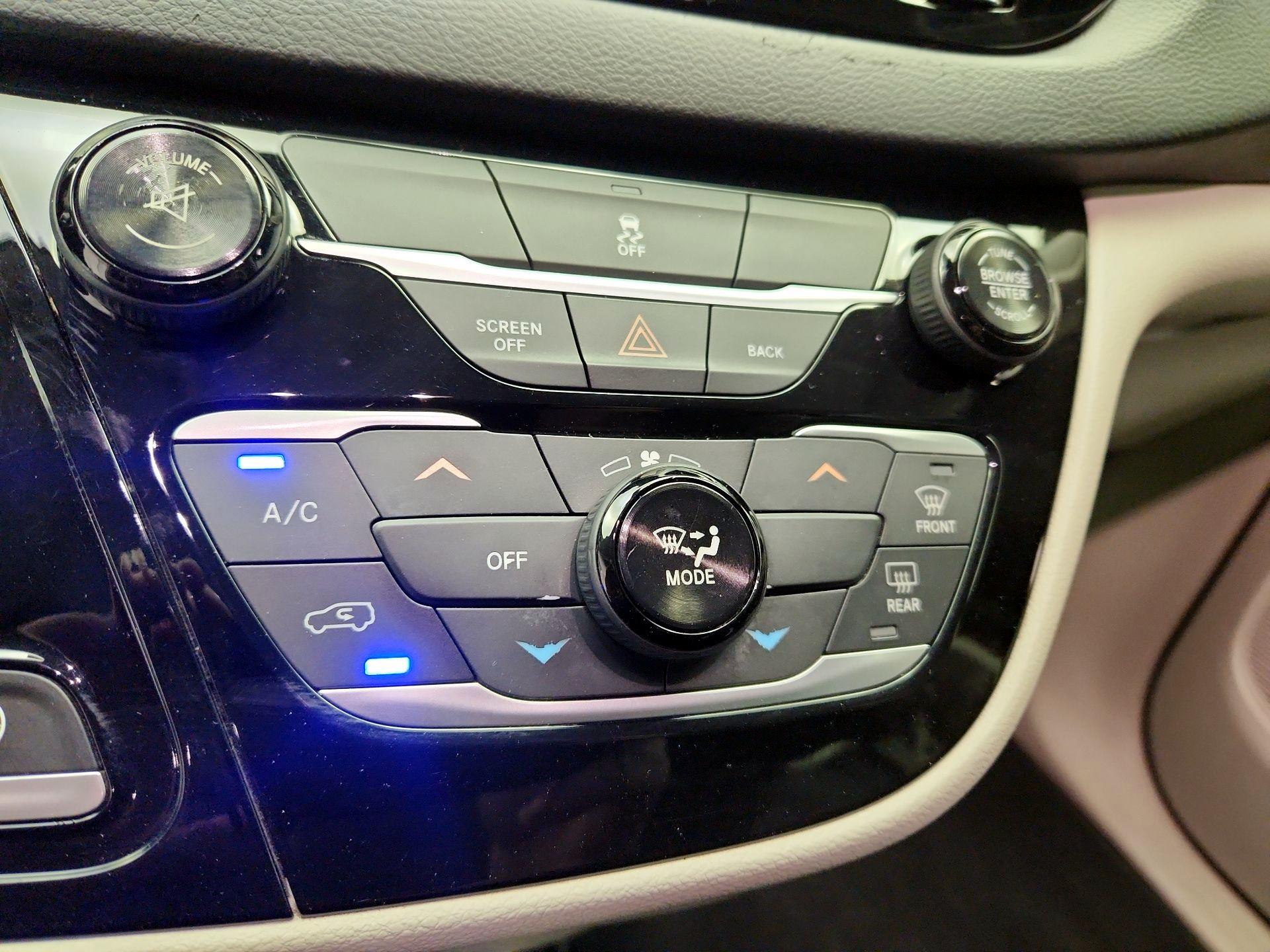 Thumbnail: 2017 Chrysler Pacifica - 17