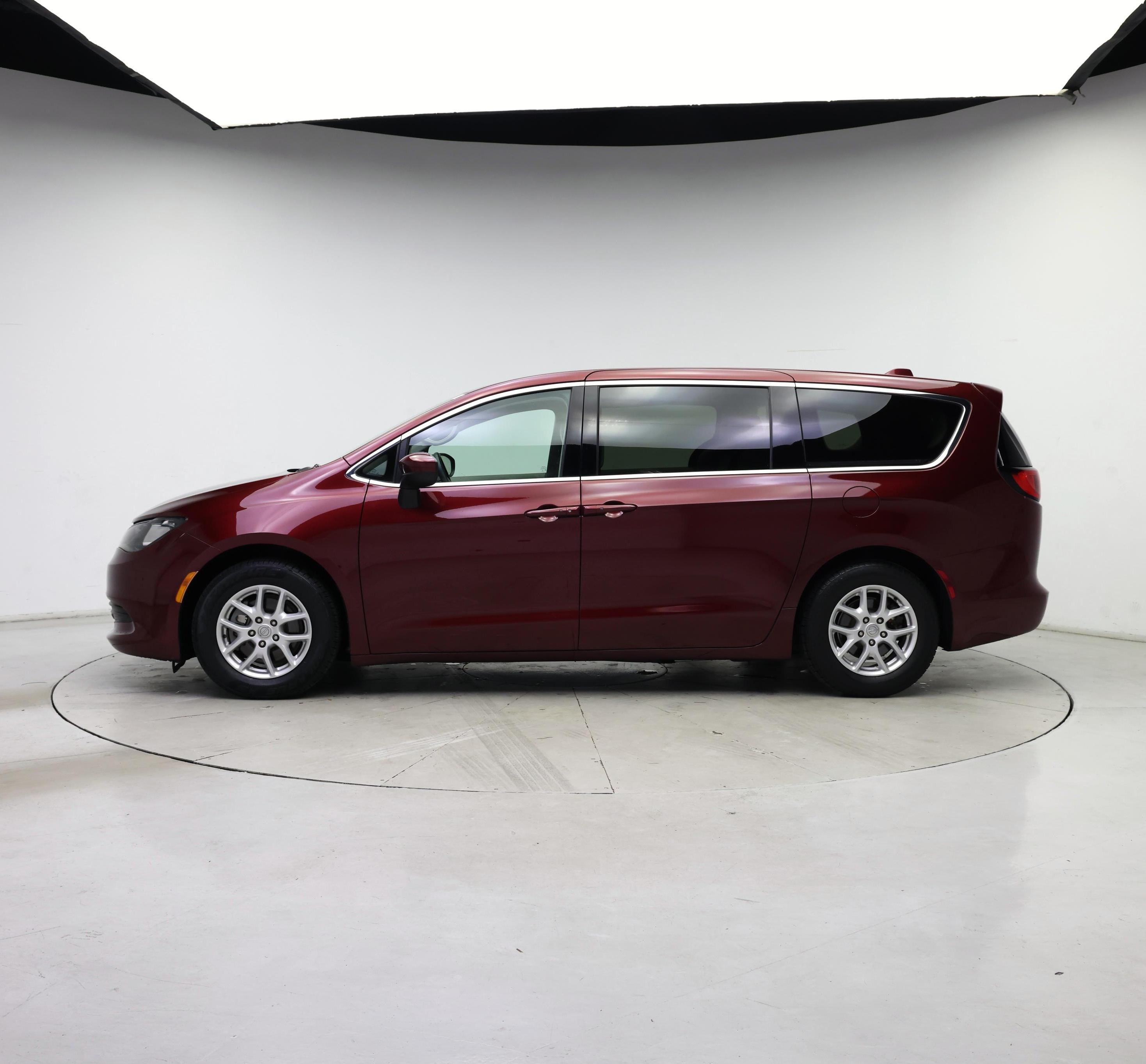 Thumbnail: 2017 Chrysler Pacifica - 3