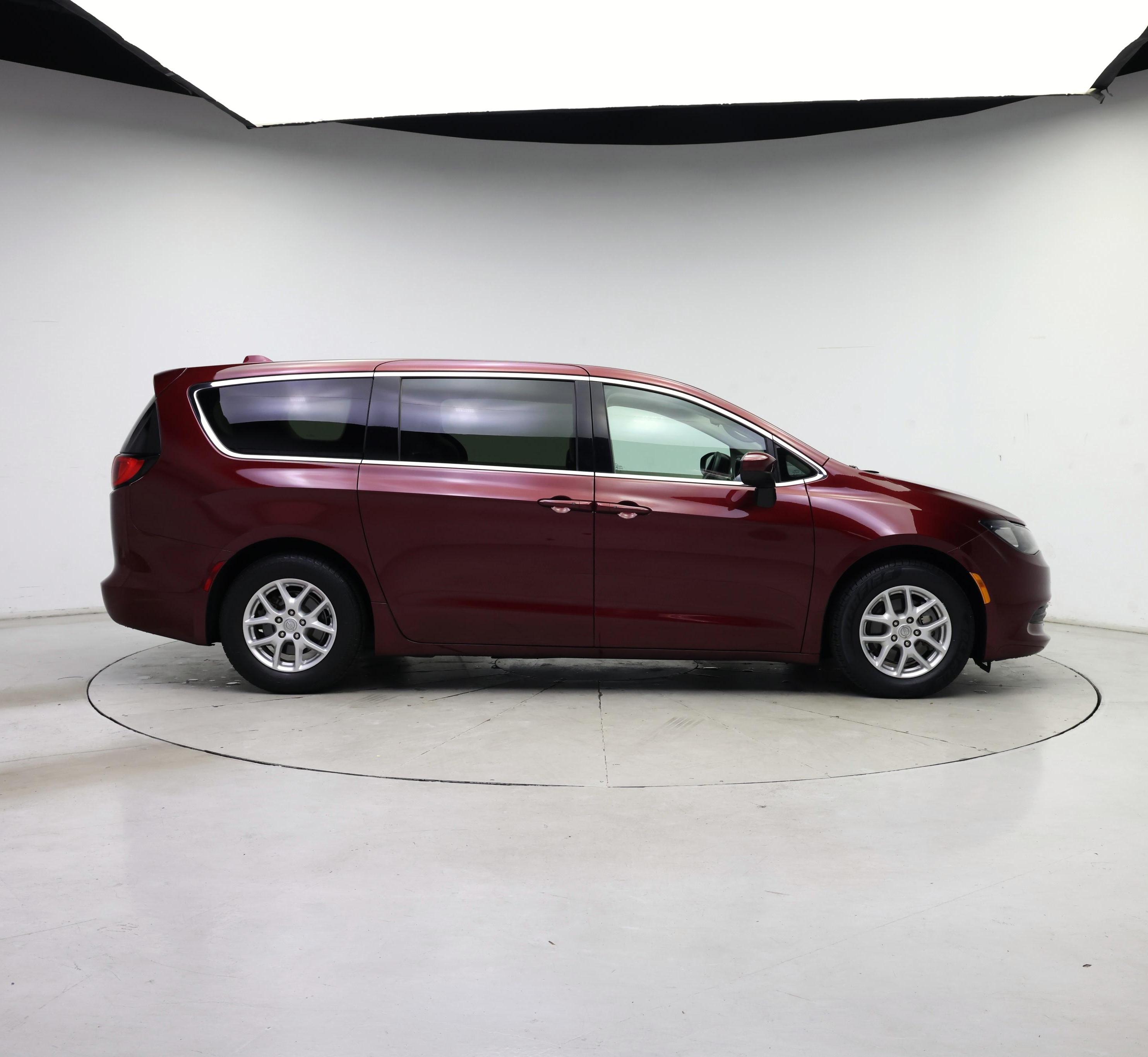 Thumbnail: 2017 Chrysler Pacifica - 7
