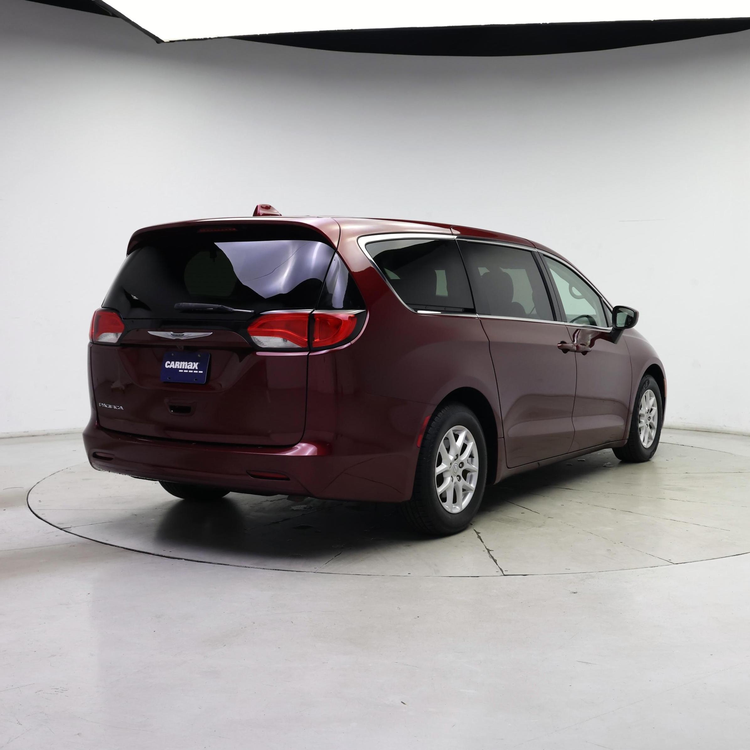 Thumbnail: 2017 Chrysler Pacifica - 8