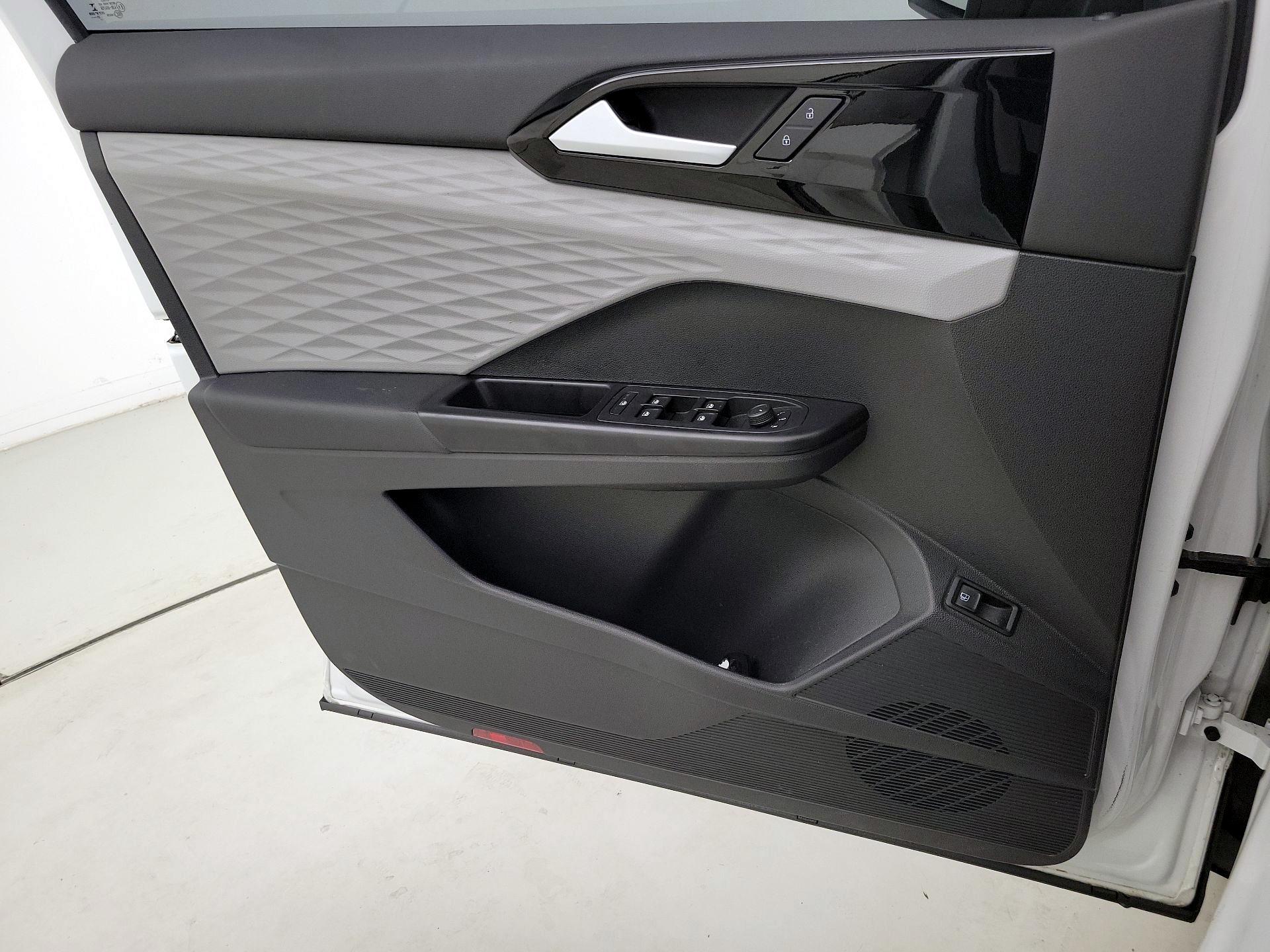 Thumbnail: 2022 Volkswagen Taos - 12