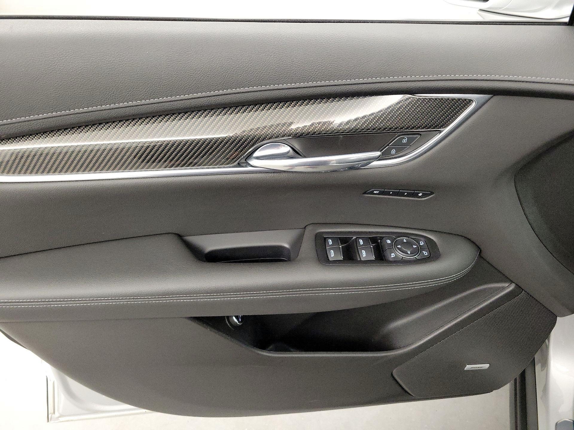Thumbnail: 2020 Cadillac XT6 - 12