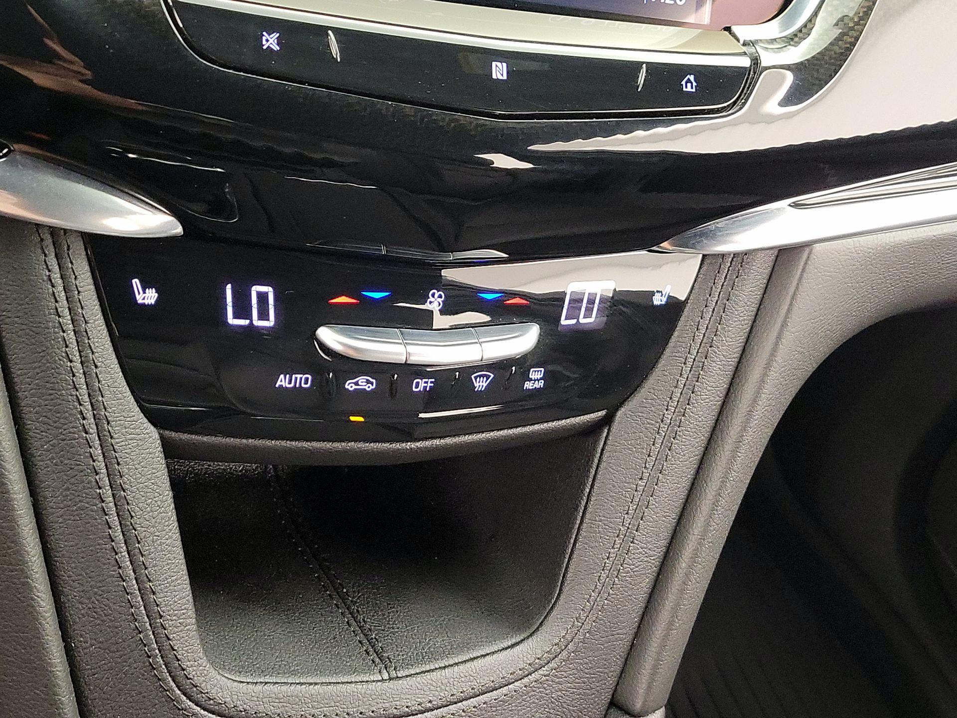 Thumbnail: 2020 Cadillac XT6 - 16