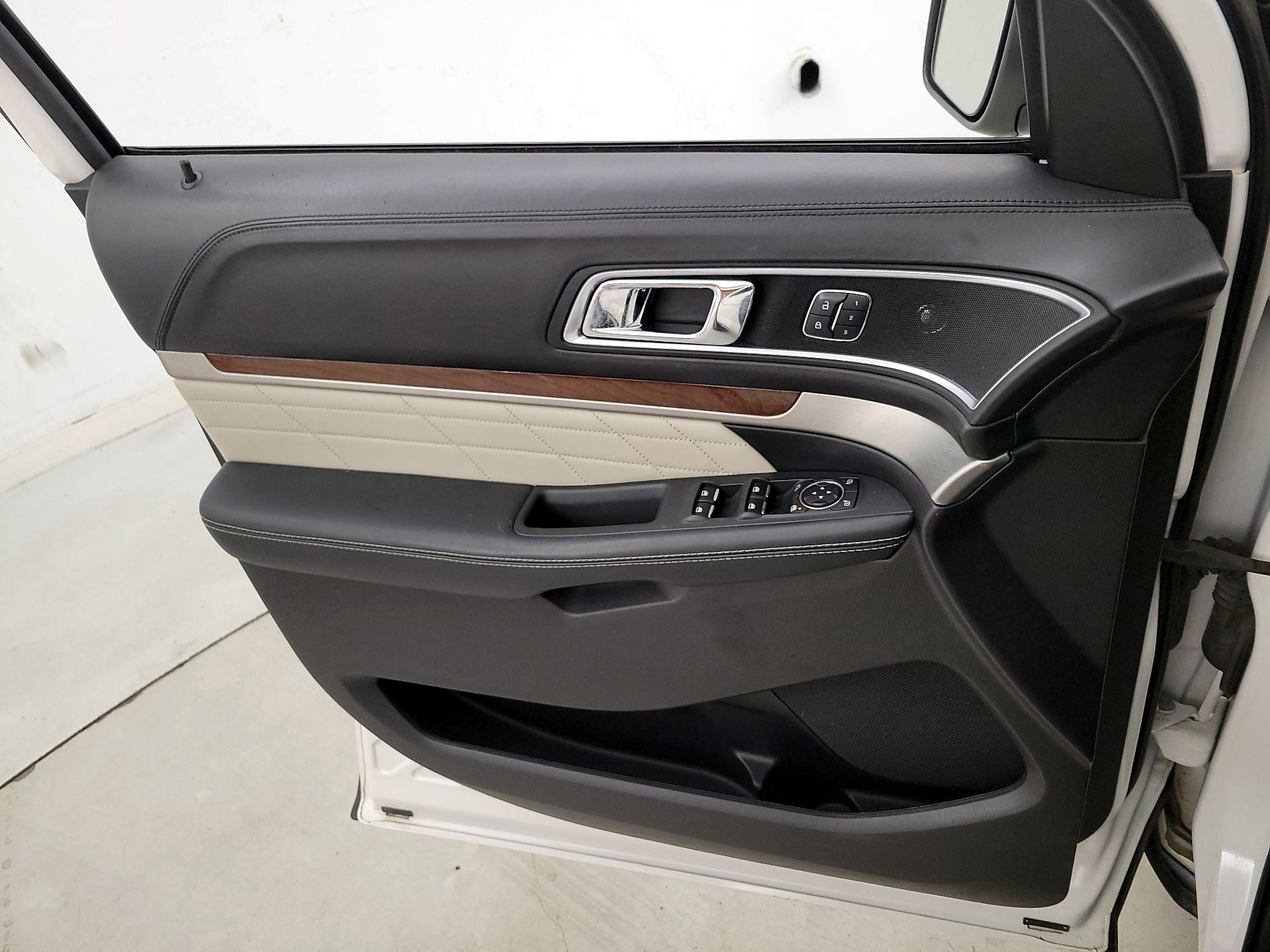 Thumbnail: 2016 Ford Explorer - 12
