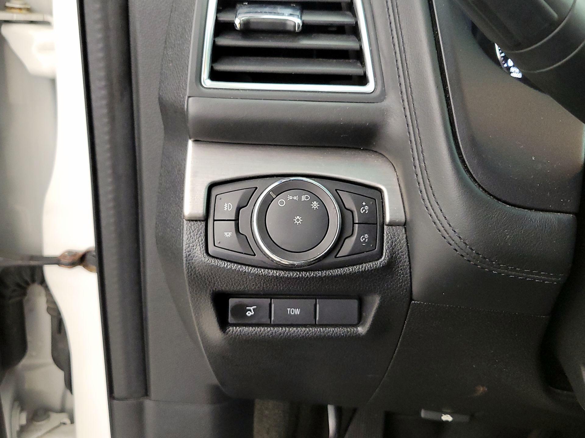 Thumbnail: 2016 Ford Explorer - 13