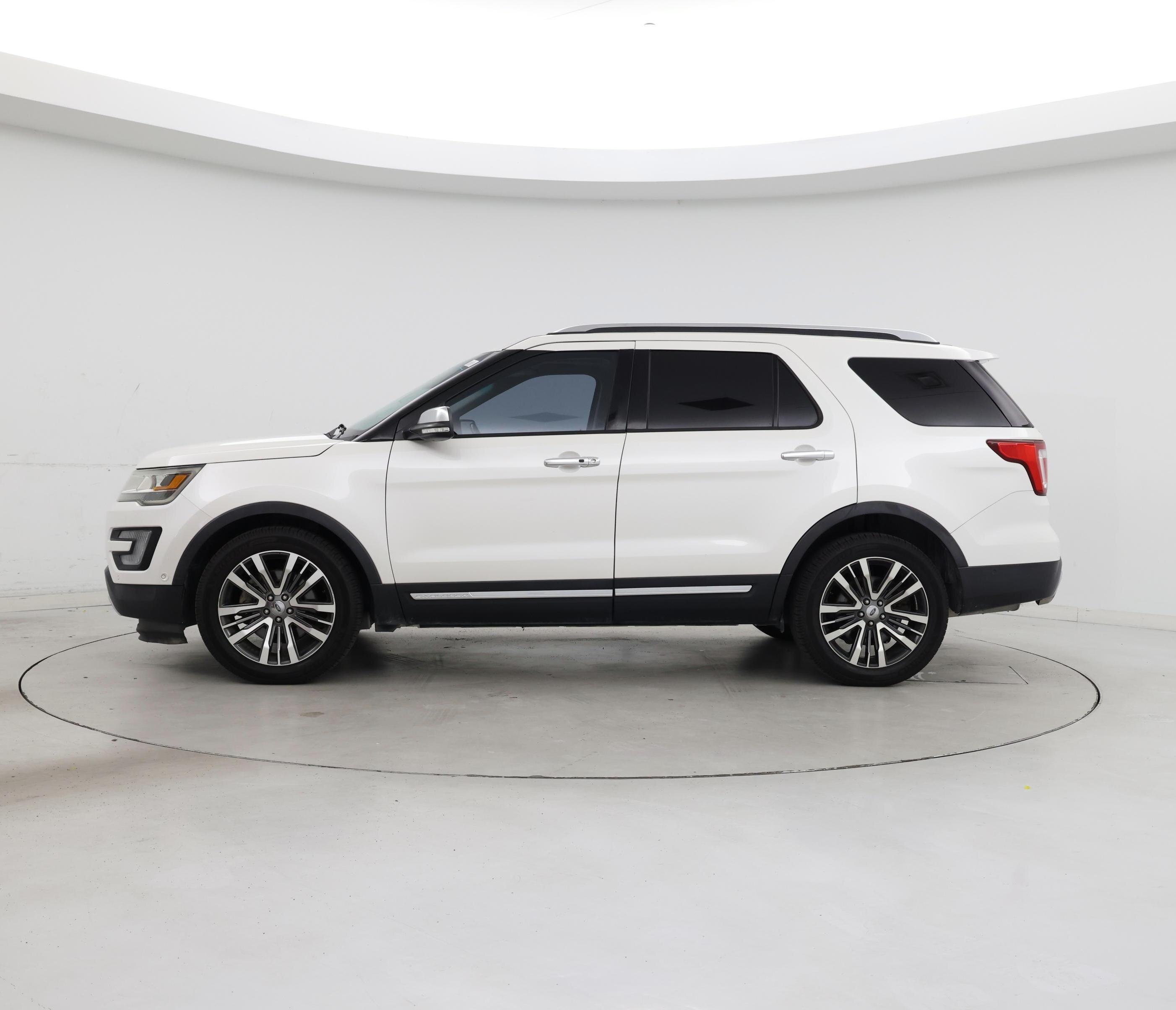 Thumbnail: 2016 Ford Explorer - 3