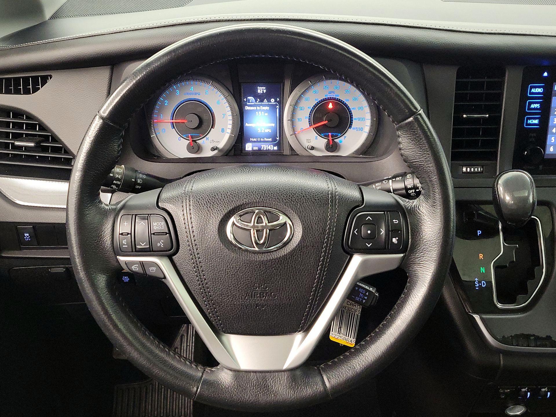 Thumbnail: 2015 Toyota Sienna - 10