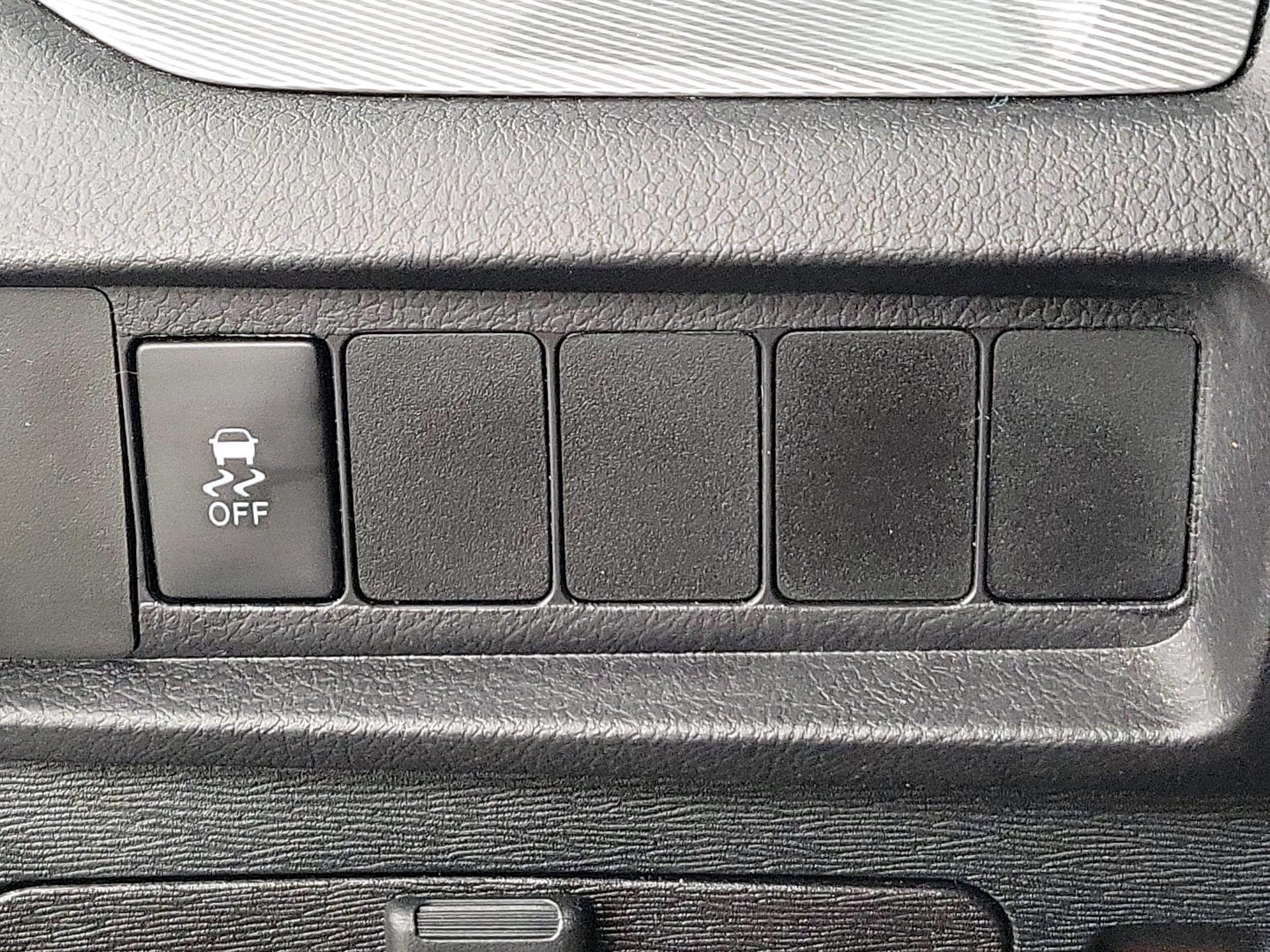 Thumbnail: 2015 Toyota Sienna - 13
