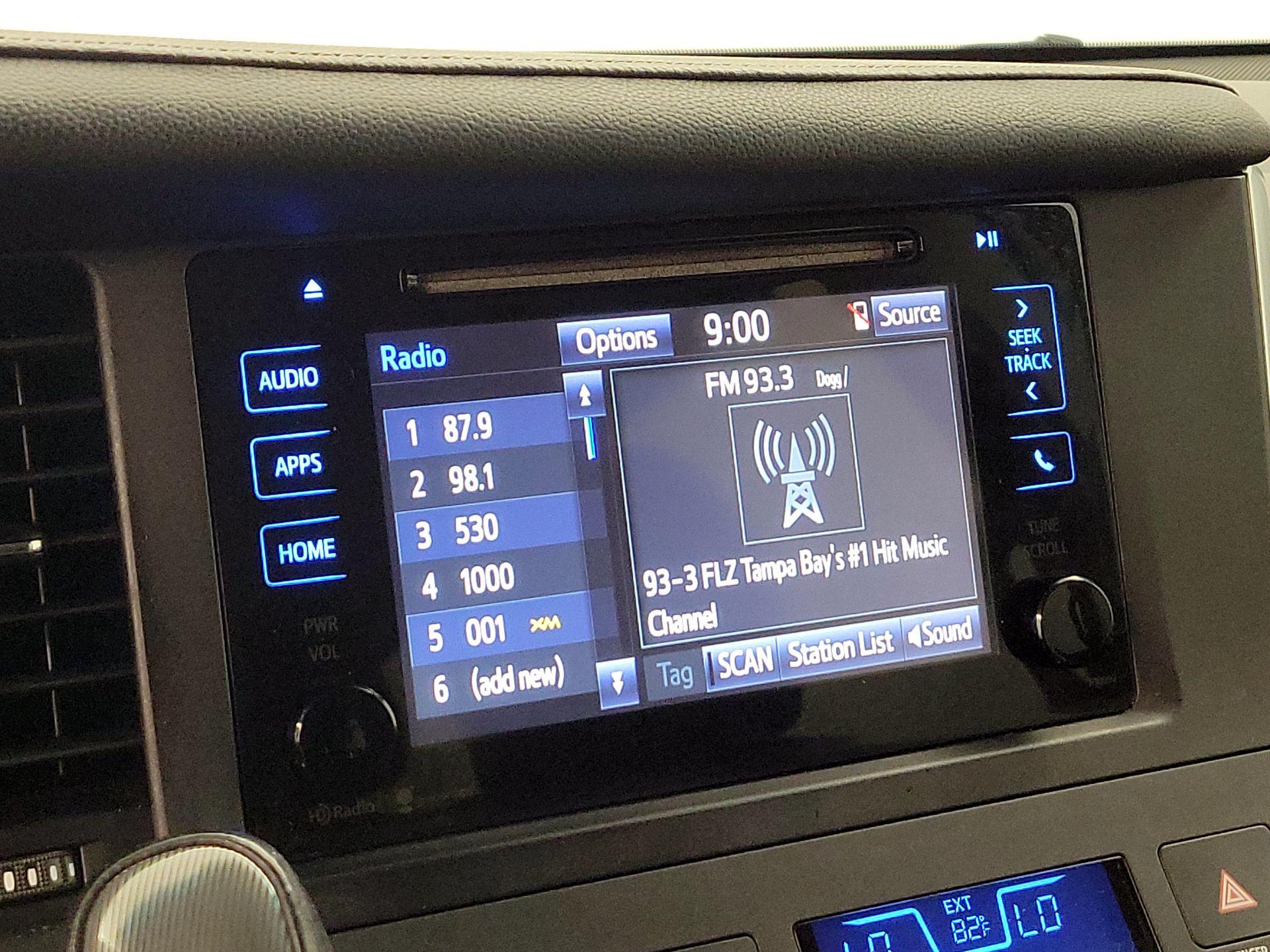 Thumbnail: 2015 Toyota Sienna - 15