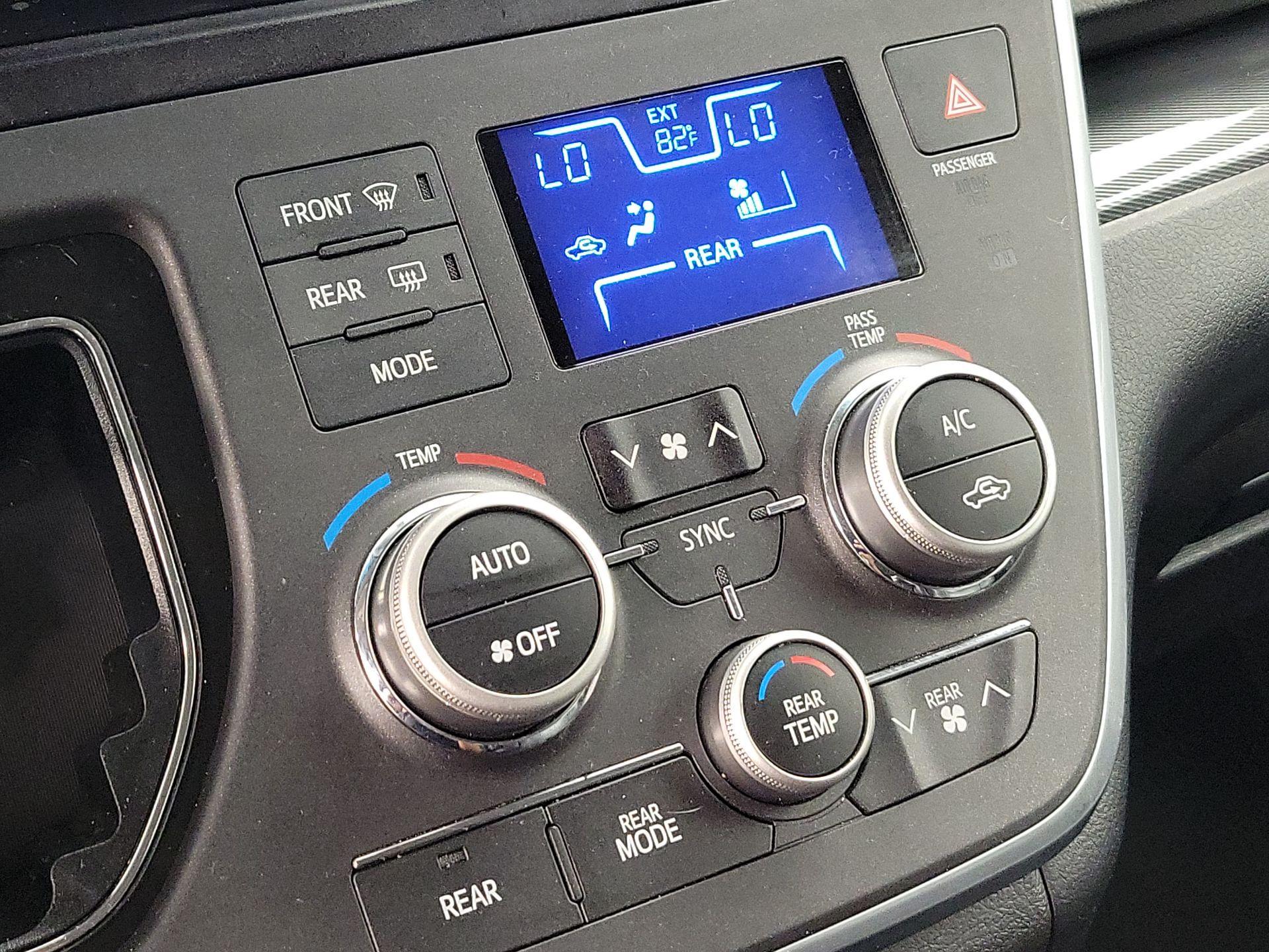 Thumbnail: 2015 Toyota Sienna - 16
