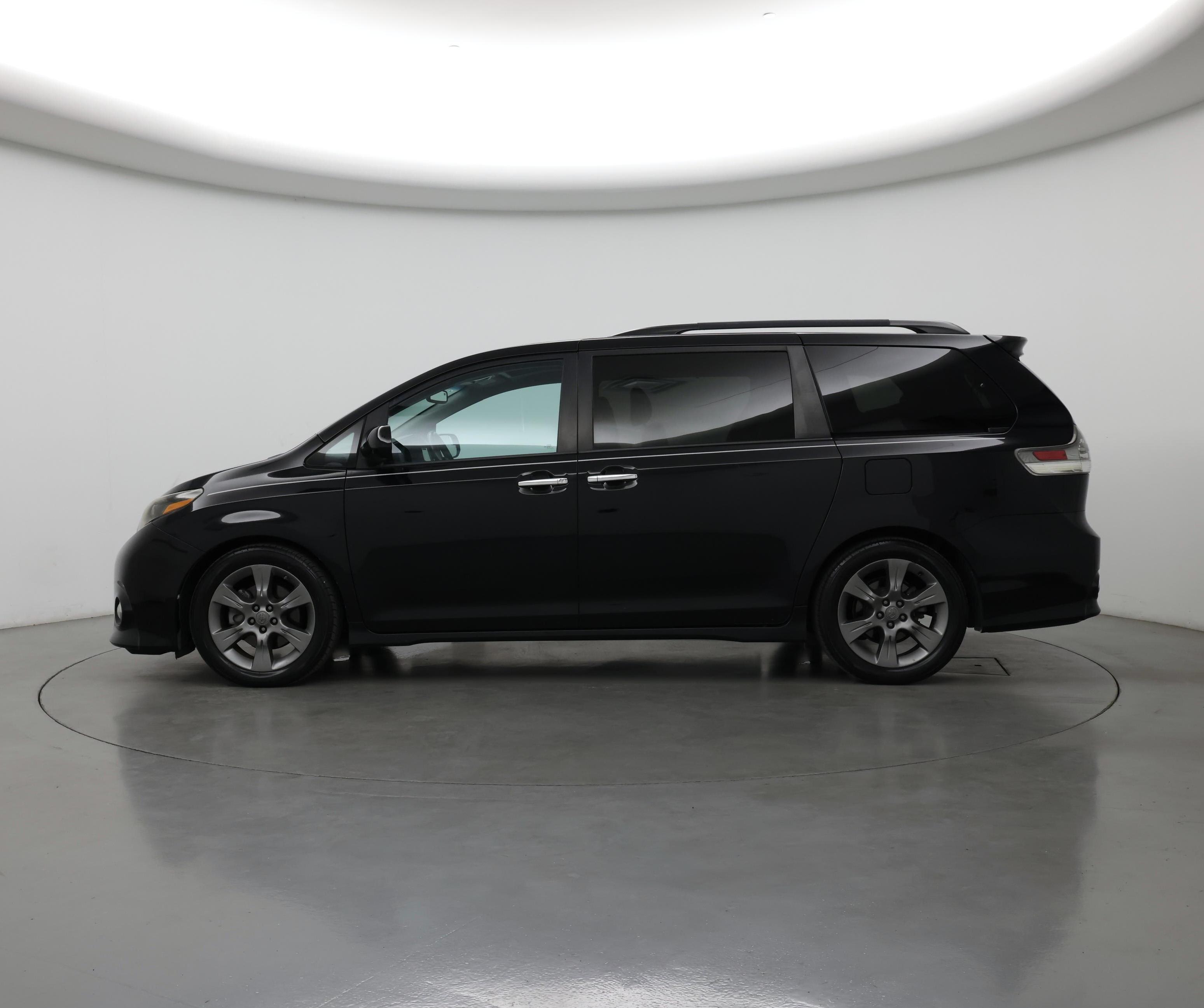 Thumbnail: 2015 Toyota Sienna - 3