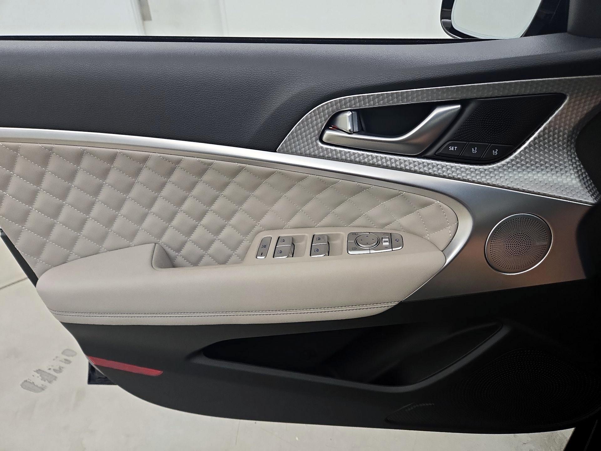 Thumbnail: 2023 Genesis G70 - 12