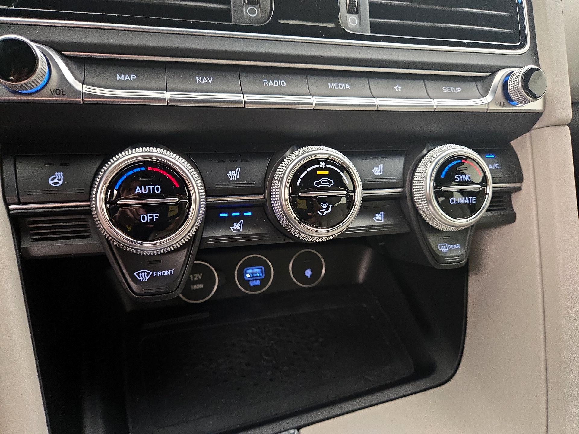 Thumbnail: 2023 Genesis G70 - 17