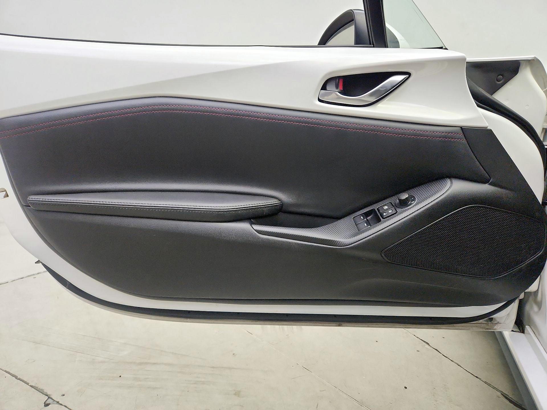 Thumbnail: 2016 Mazda MX-5 Miata - 12