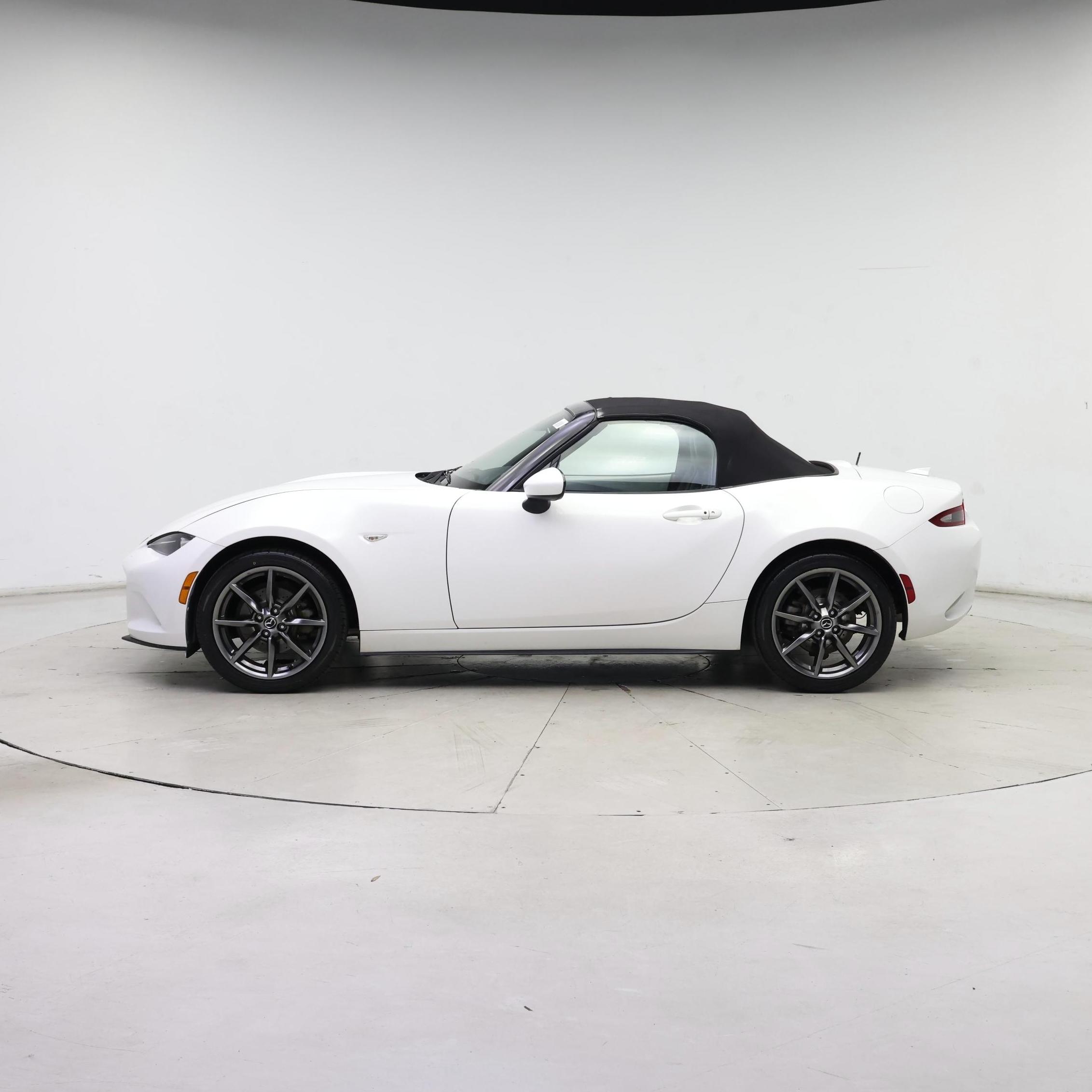 Thumbnail: 2016 Mazda MX-5 Miata - 3