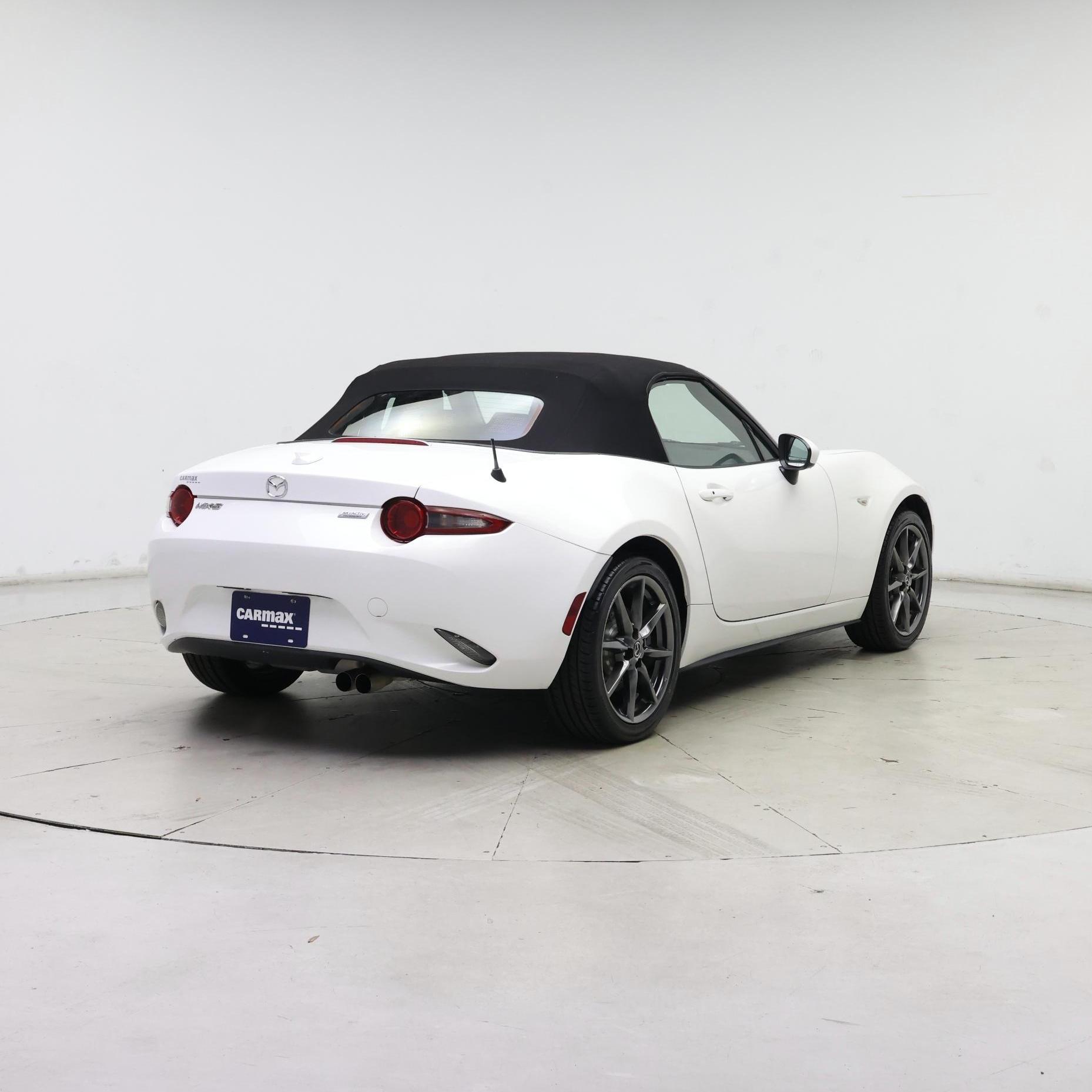 Thumbnail: 2016 Mazda MX-5 Miata - 8