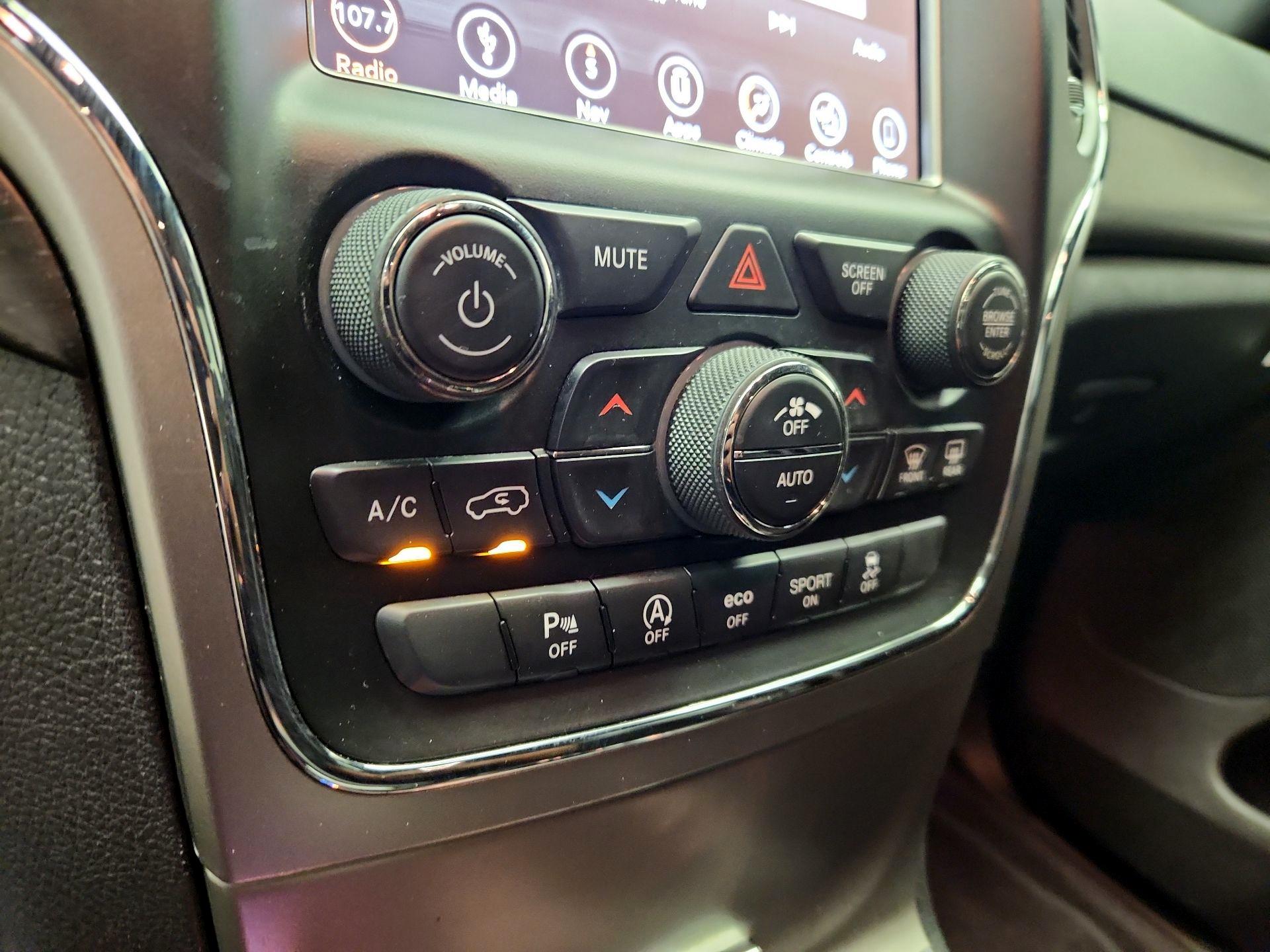 Thumbnail: 2018 Jeep Grand Cherokee - 17