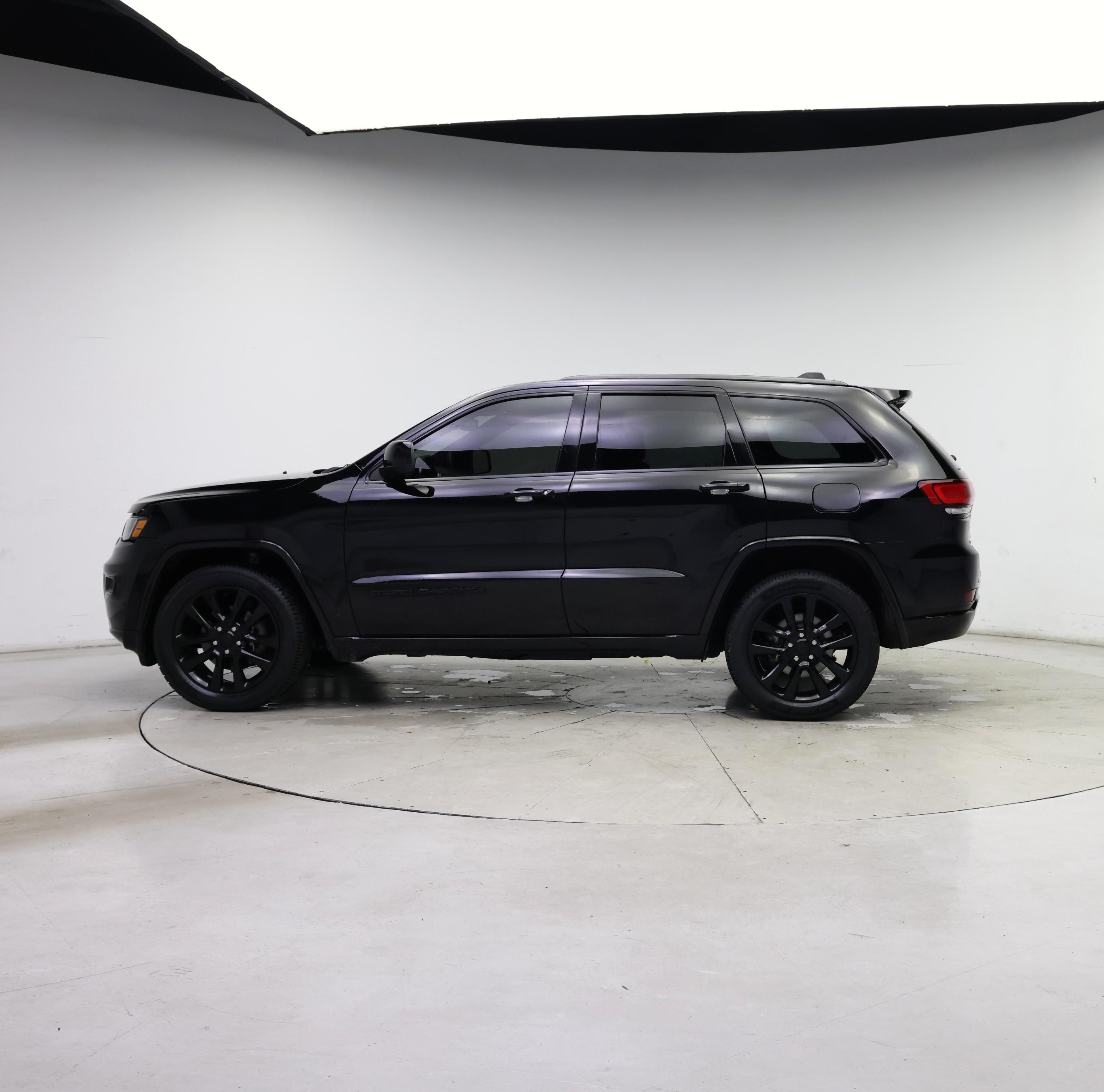 Thumbnail: 2018 Jeep Grand Cherokee - 3