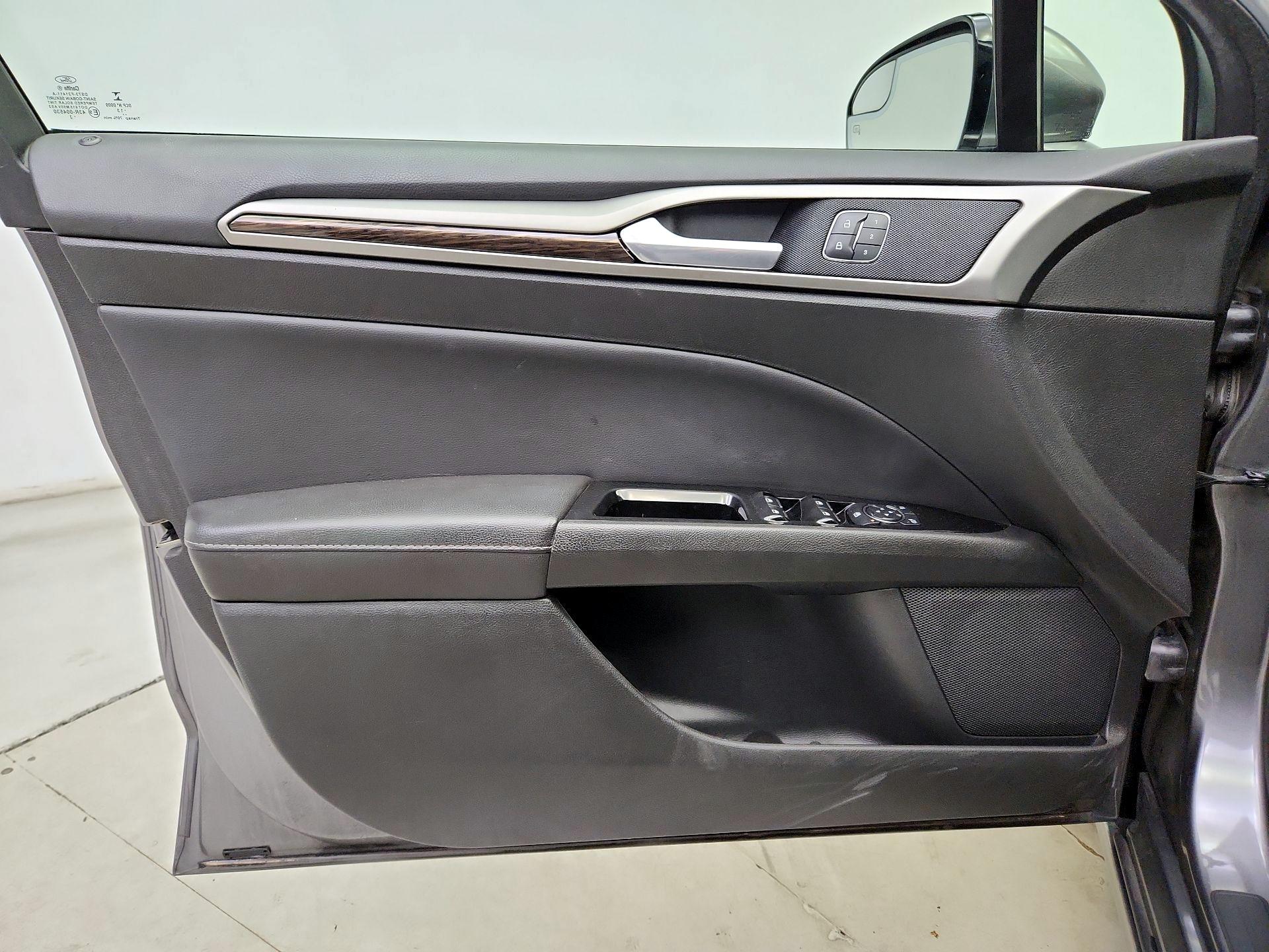 Thumbnail: 2013 Ford Fusion - 12