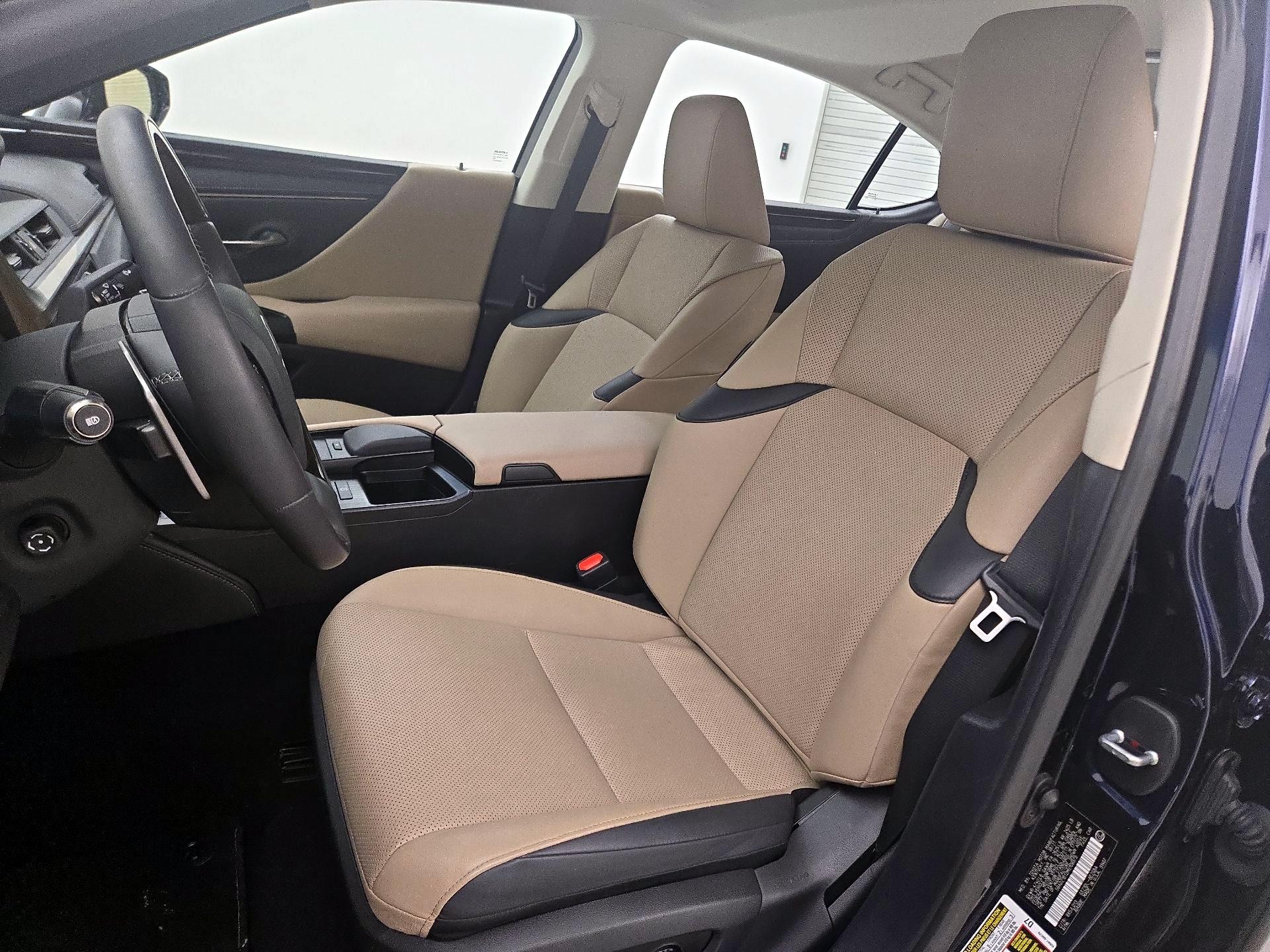 Thumbnail: 2021 Lexus ES - 11