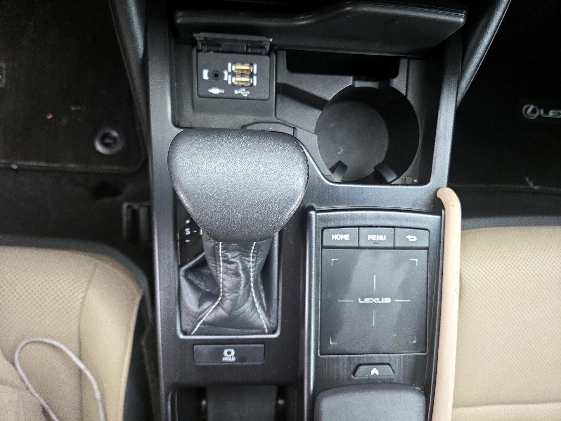 Thumbnail: 2021 Lexus ES - 17