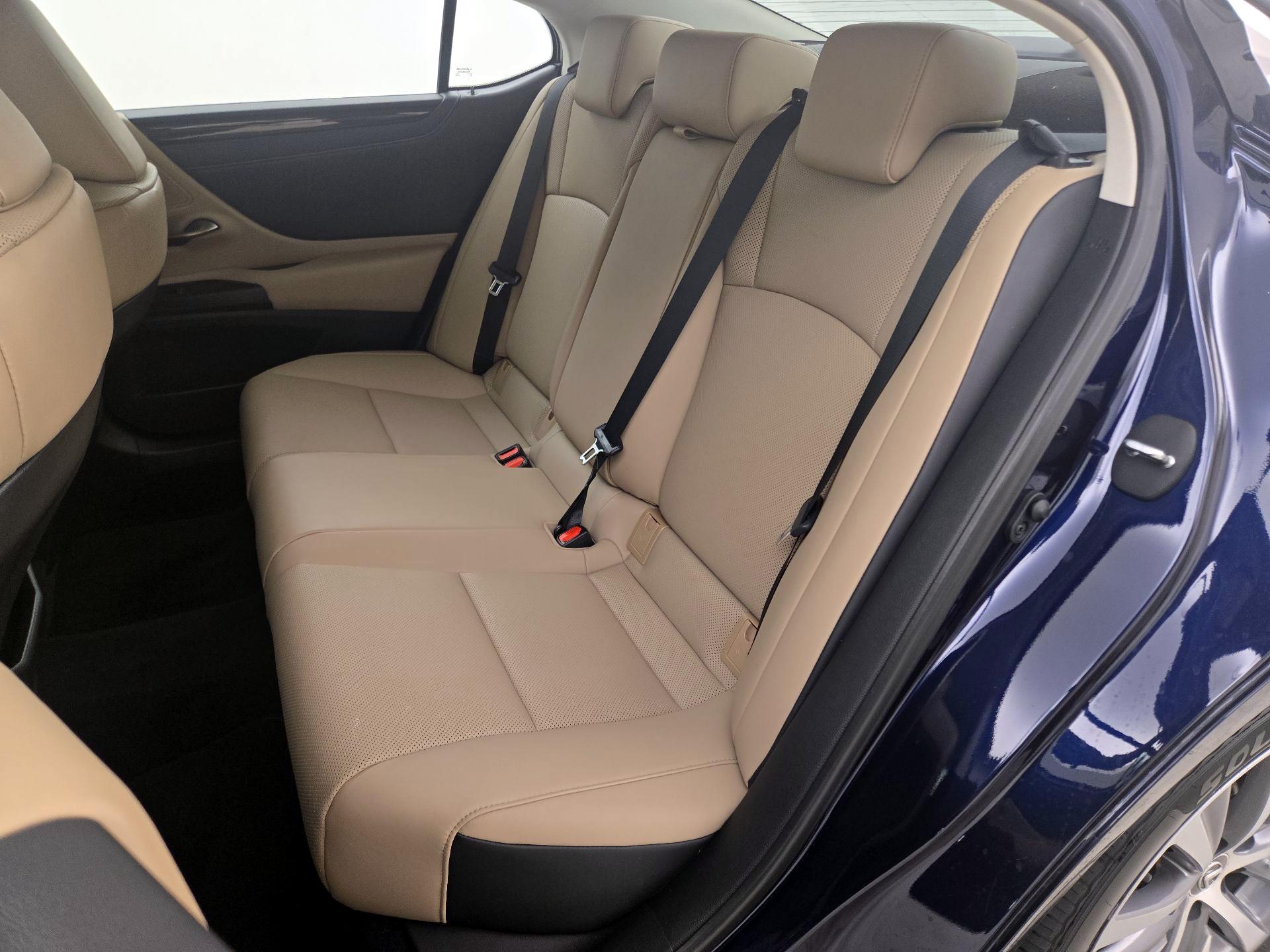 Thumbnail: 2021 Lexus ES - 20