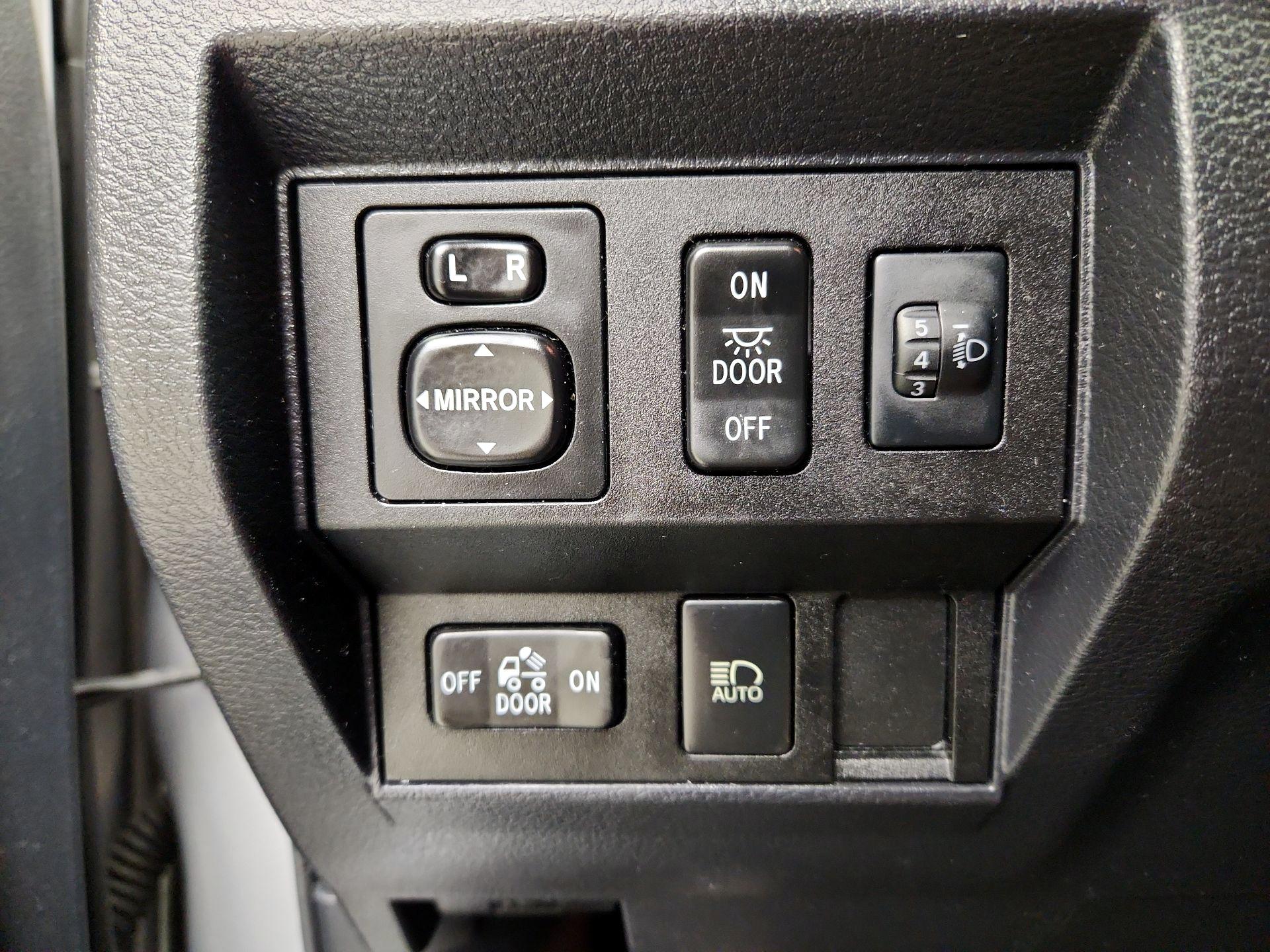 Thumbnail: 2018 Toyota Tundra - 13