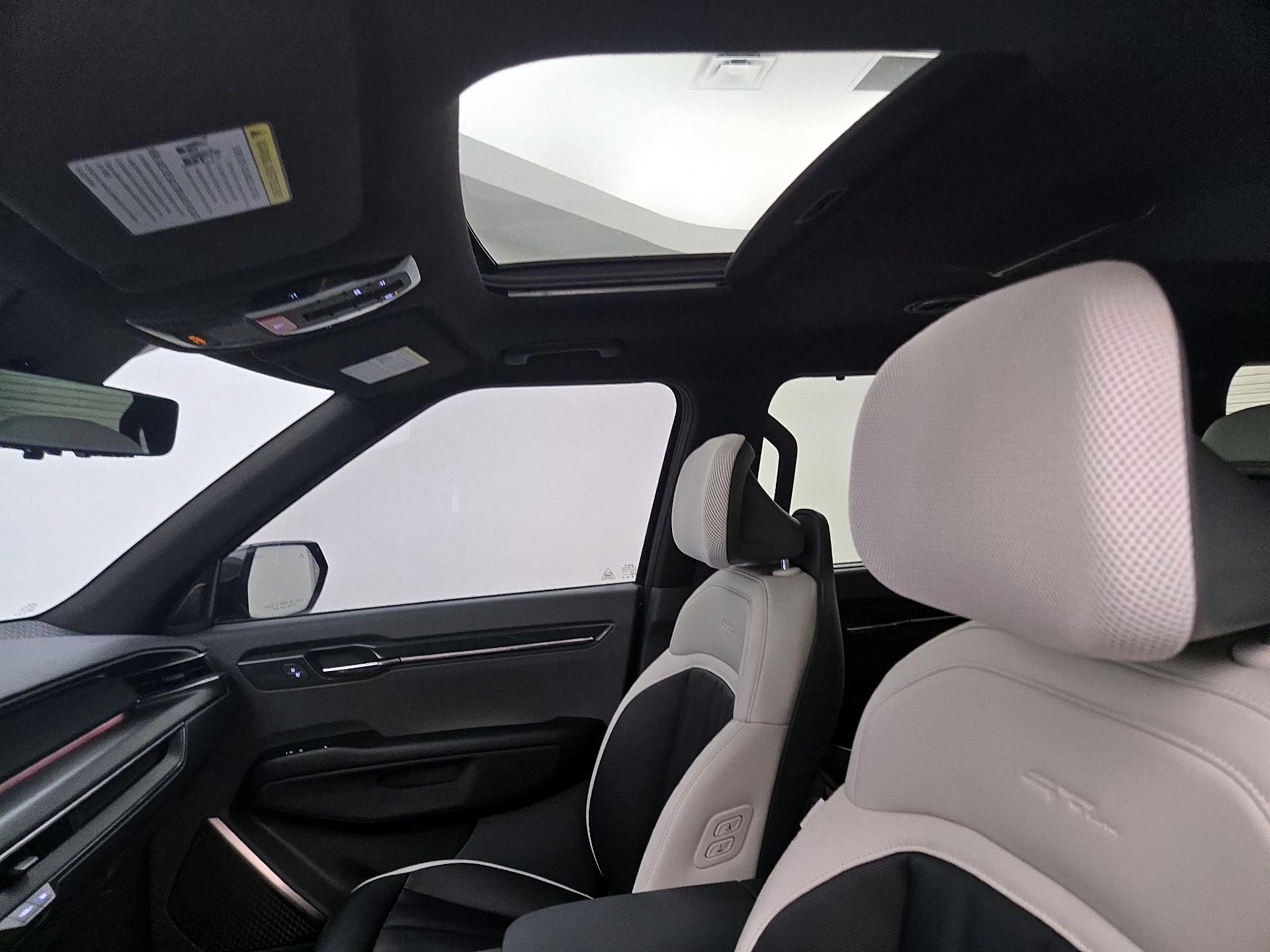 Thumbnail: 2024 Kia EV9 - 20