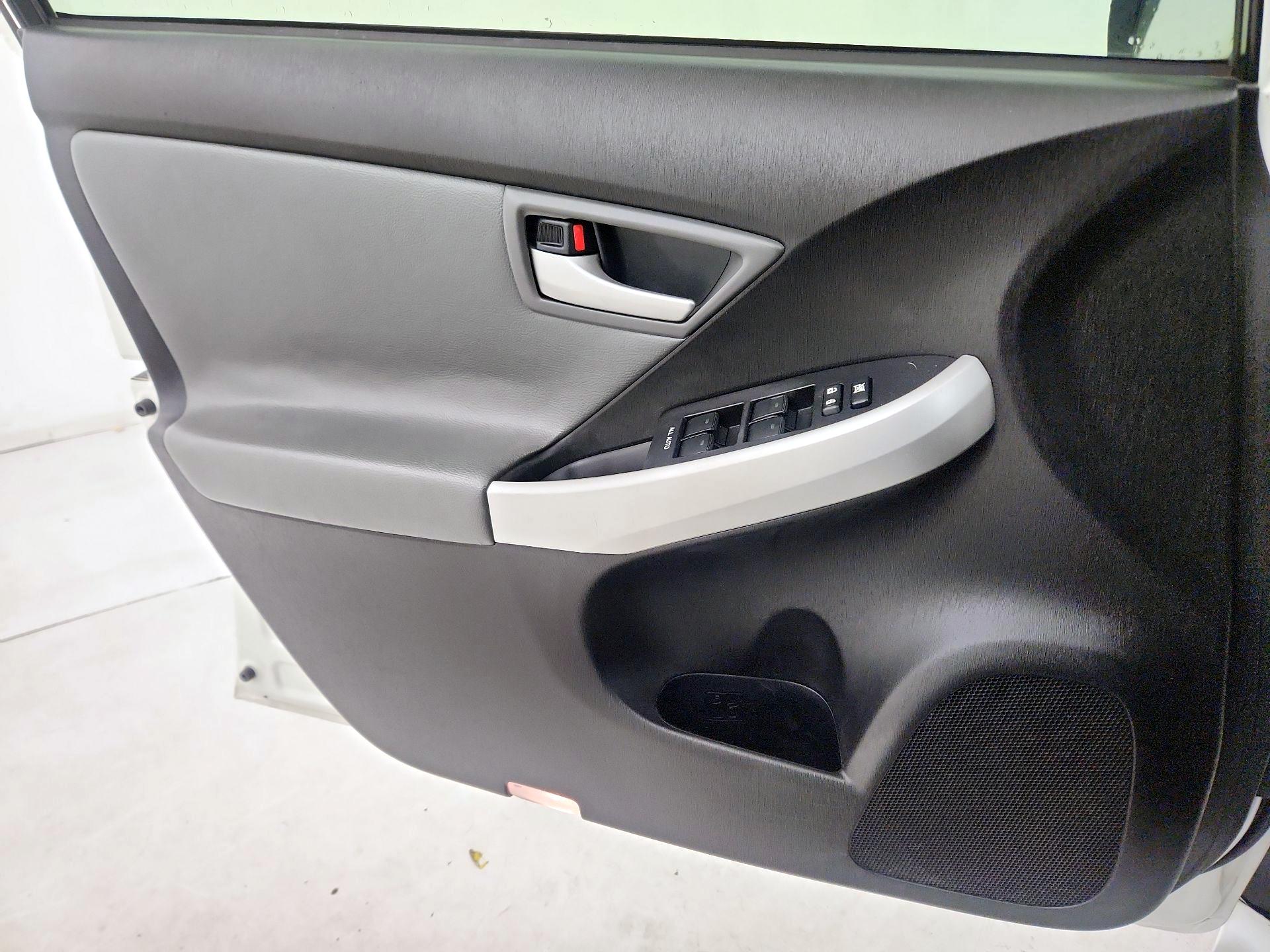 Thumbnail: 2015 Toyota Prius - 12