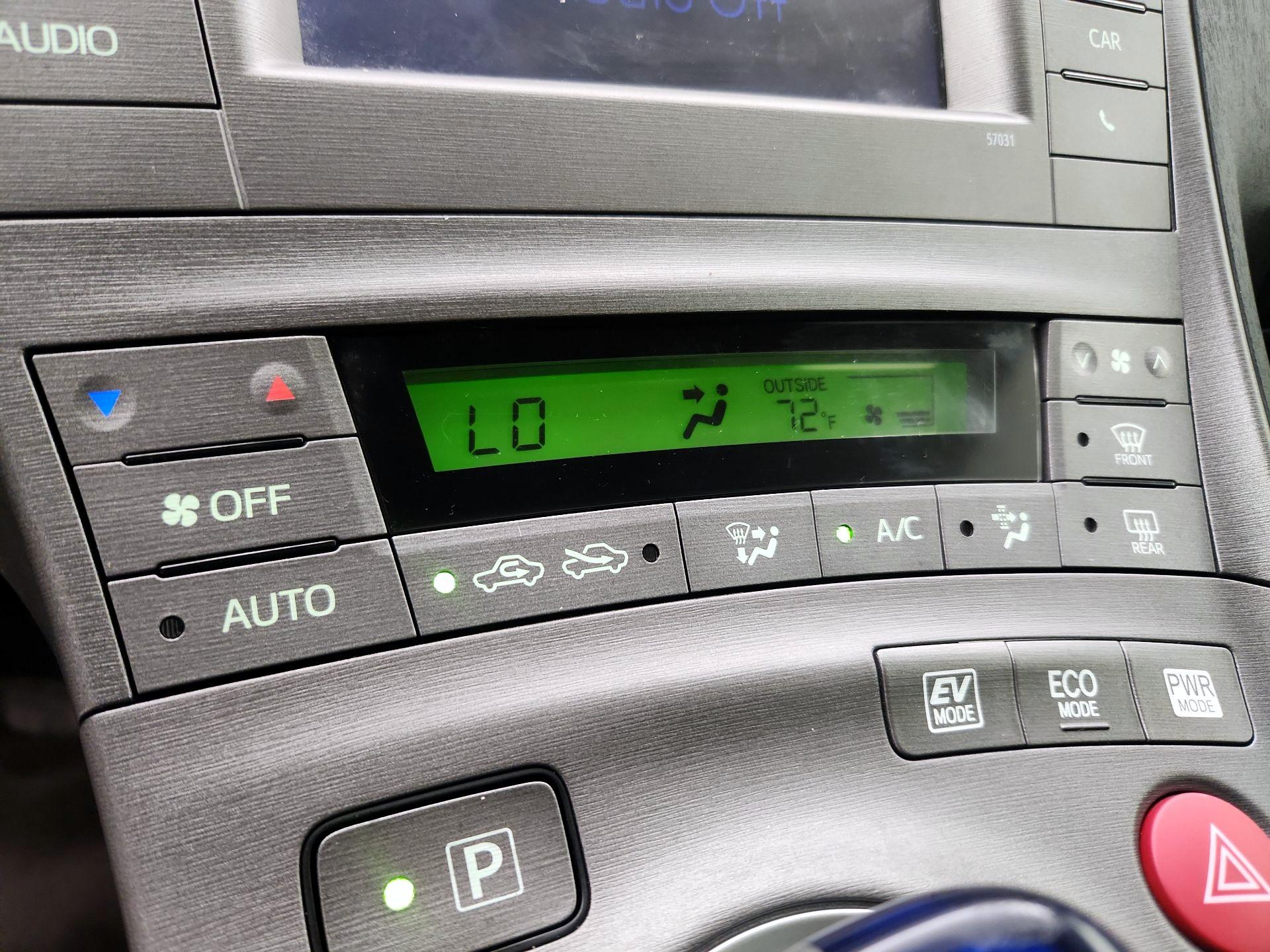Thumbnail: 2015 Toyota Prius - 16