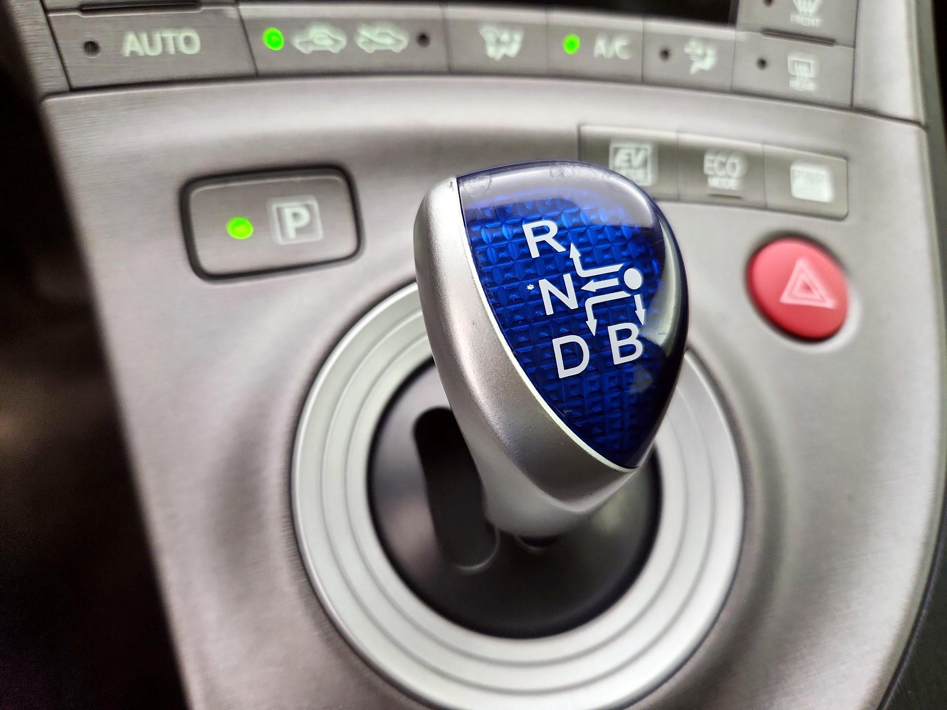 Thumbnail: 2015 Toyota Prius - 17