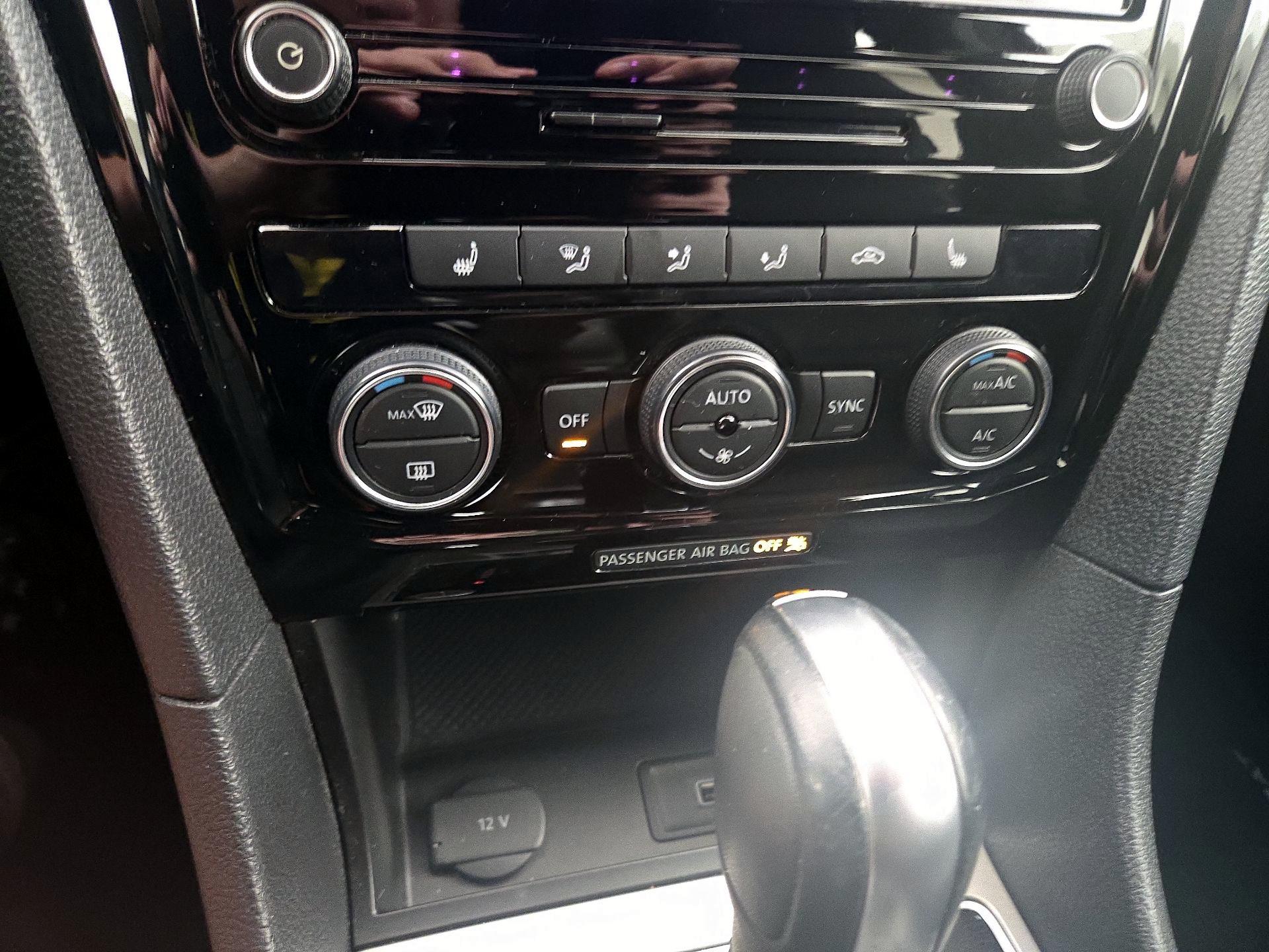Thumbnail: 2022 Volkswagen Passat - 17