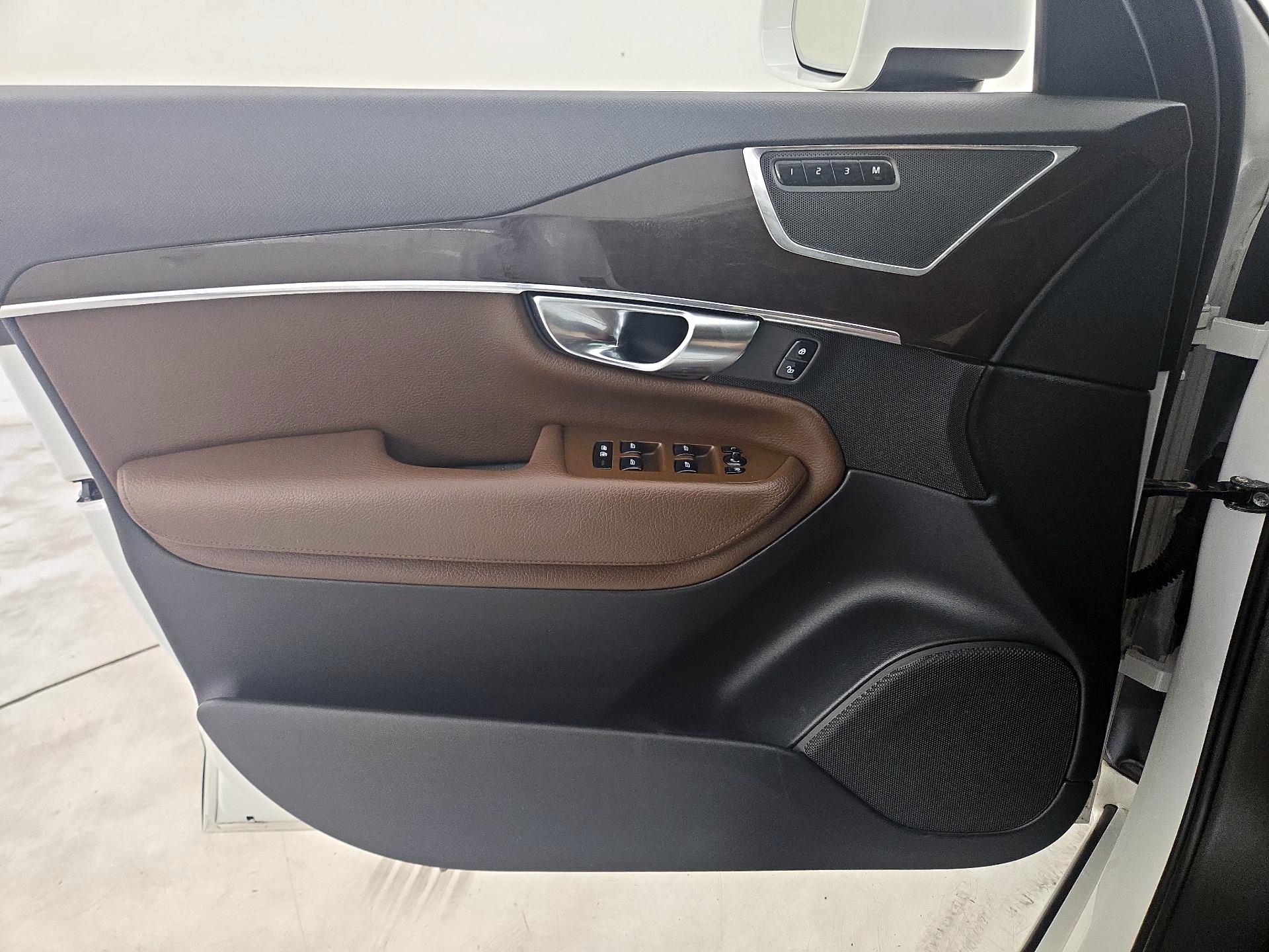 Thumbnail: 2019 Volvo XC90 - 12