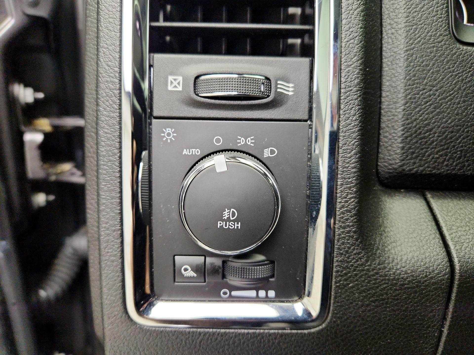 Thumbnail: 2019 RAM 1500 Classic - 13
