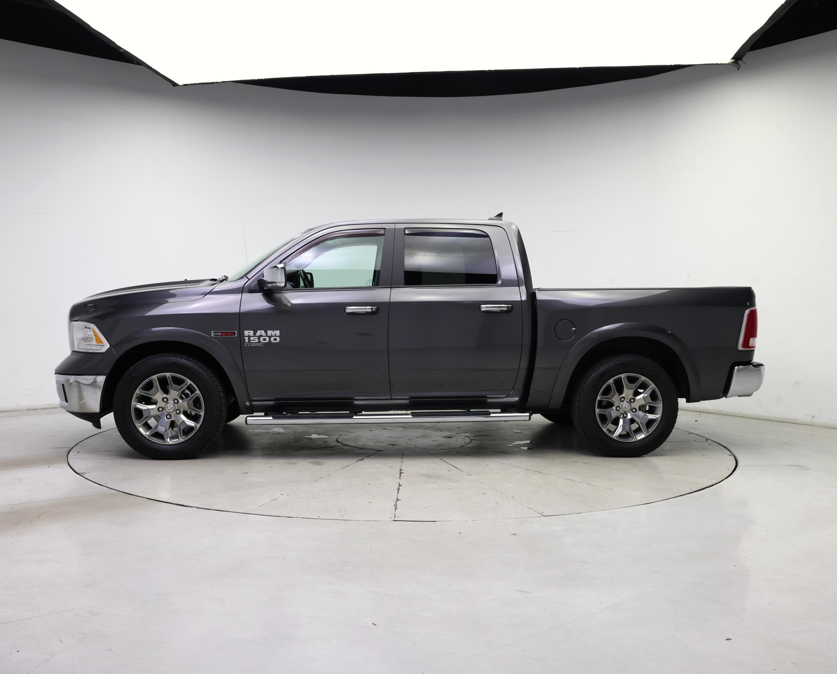 Thumbnail: 2019 RAM 1500 Classic - 3
